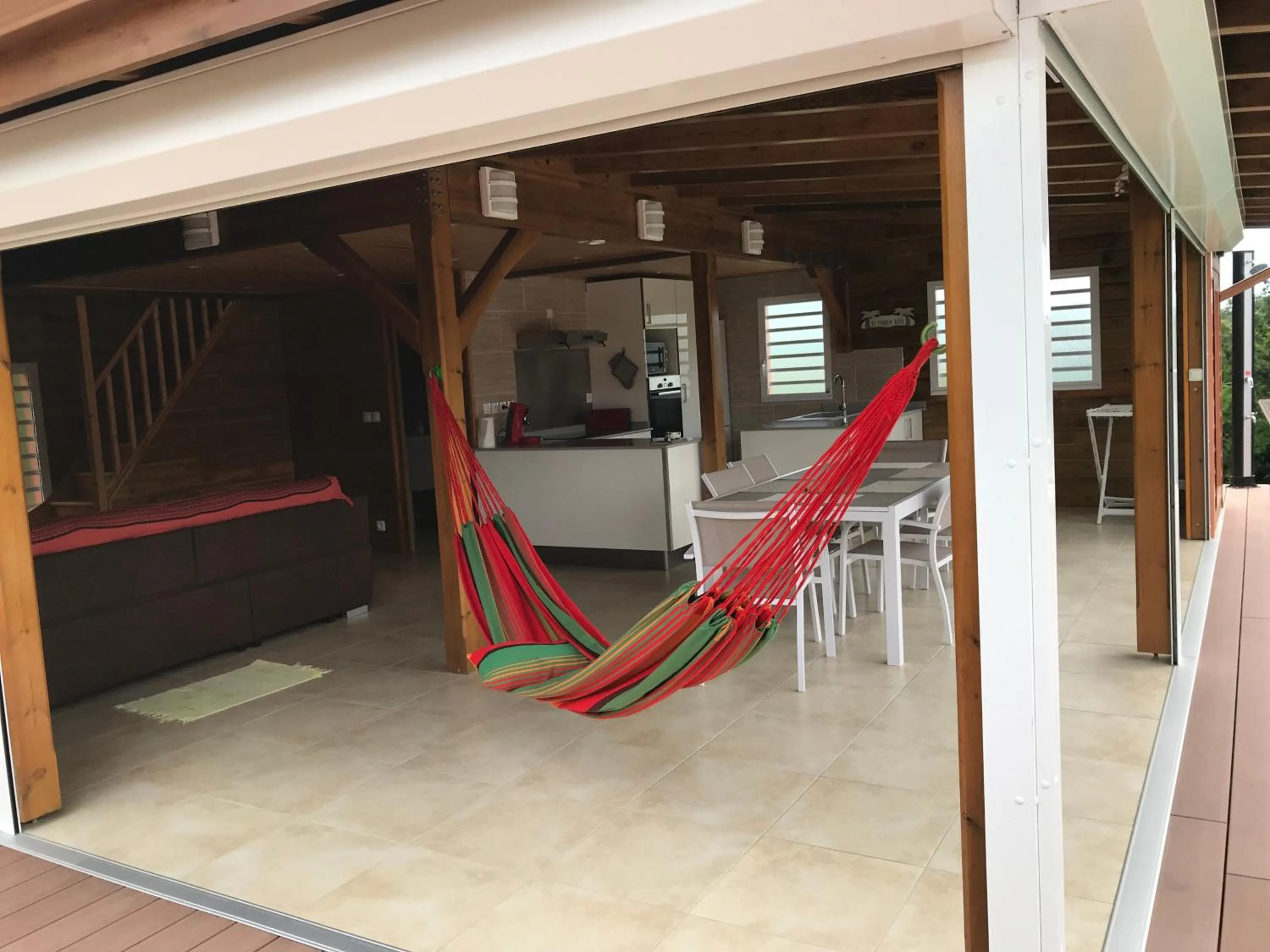 Villa neuve de standing en bois avec piscine
