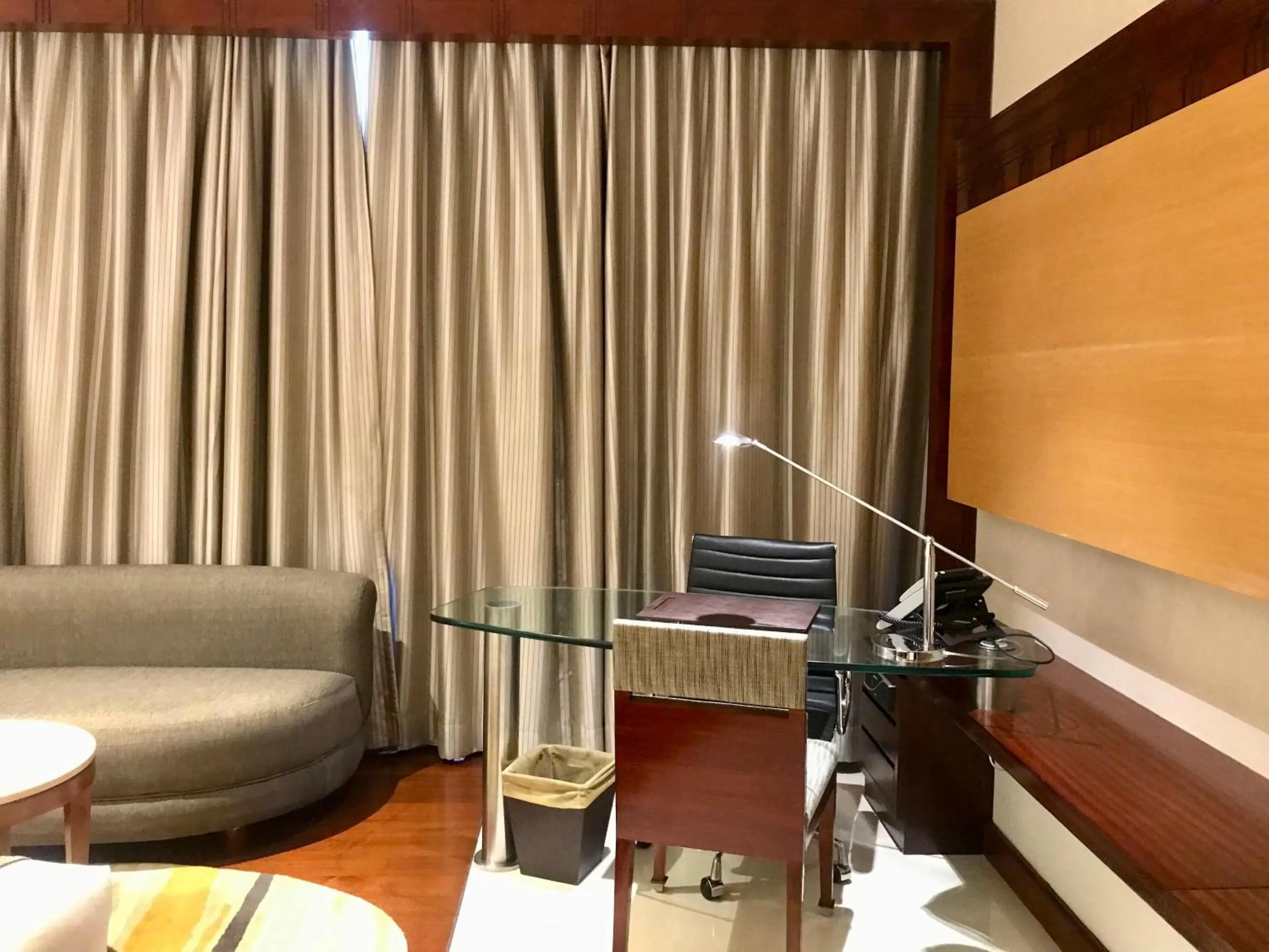 TV and multimedia in Crowne Plaza Kochi by IHG