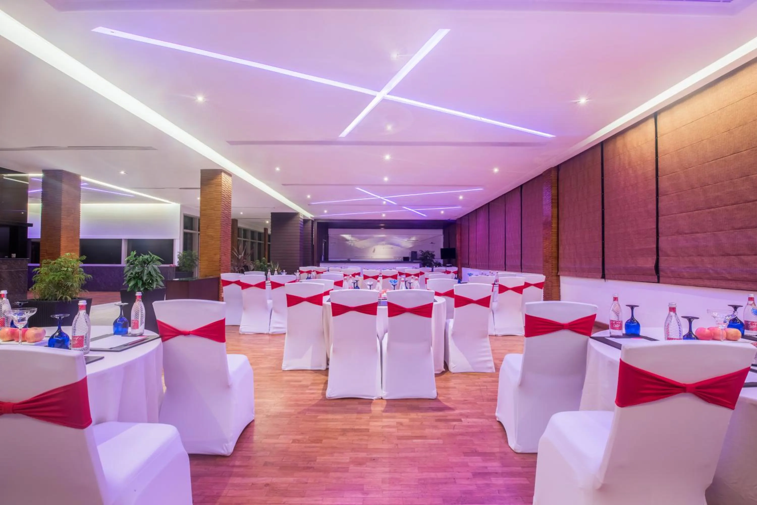 Meeting/conference room in Crowne Plaza Kochi by IHG