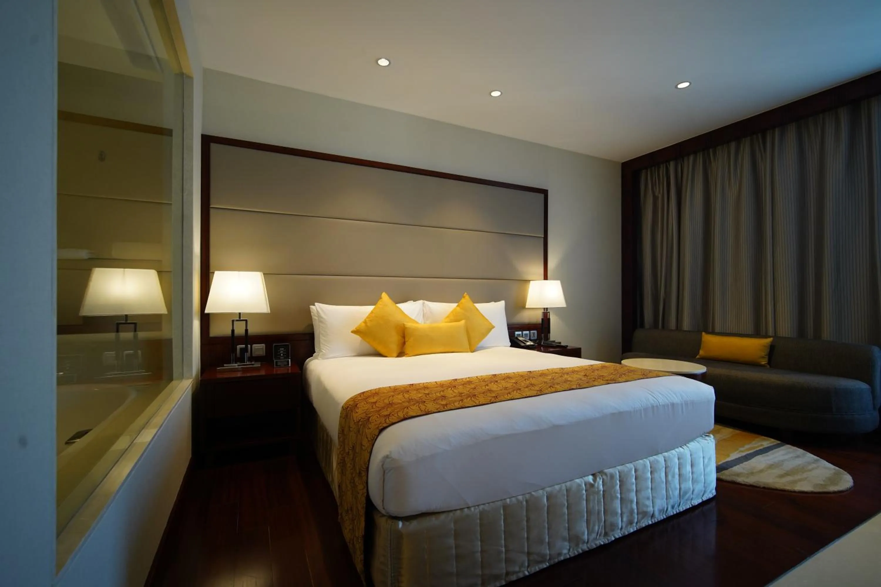 Bed in Crowne Plaza Kochi by IHG