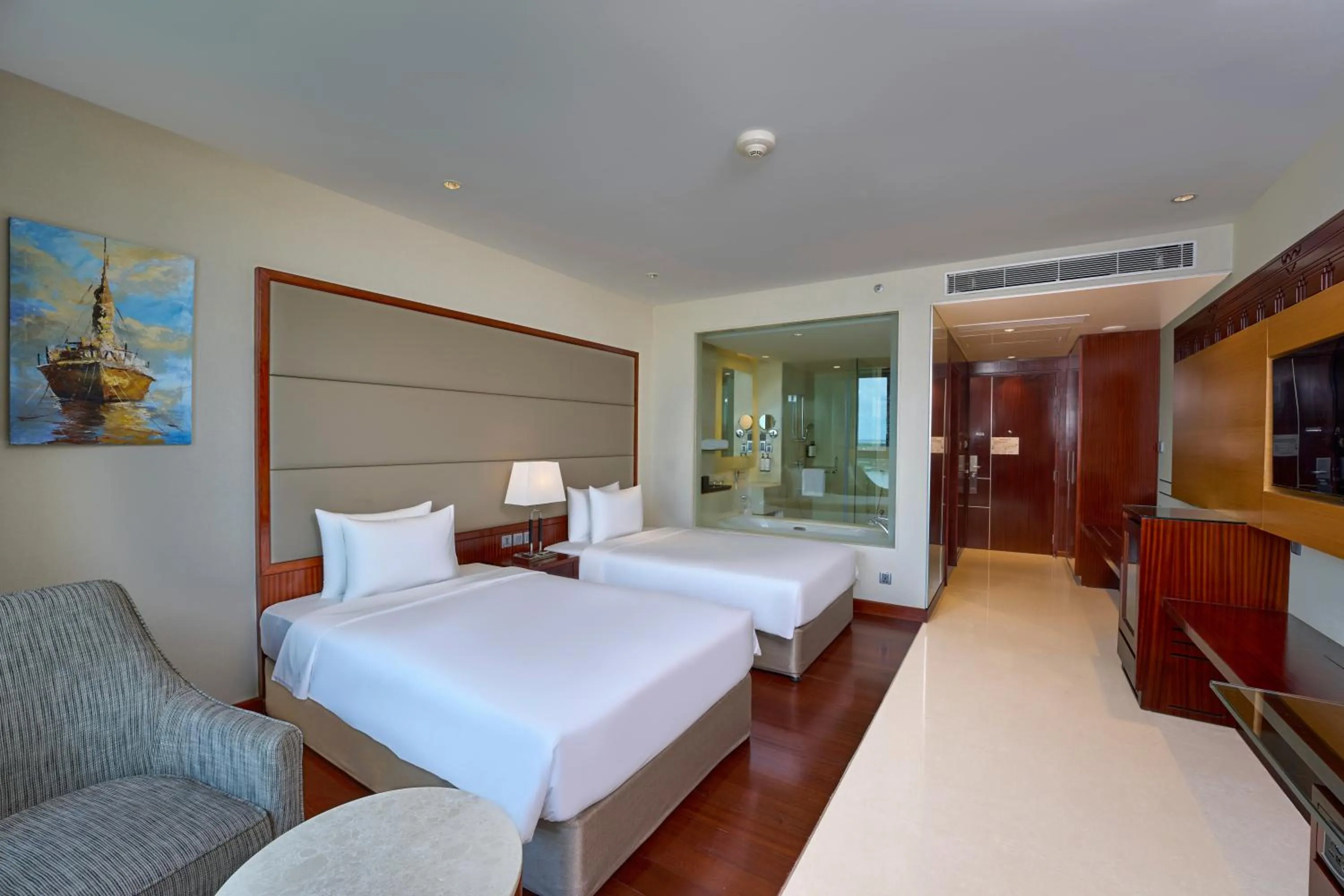 Bed in Crowne Plaza Kochi by IHG
