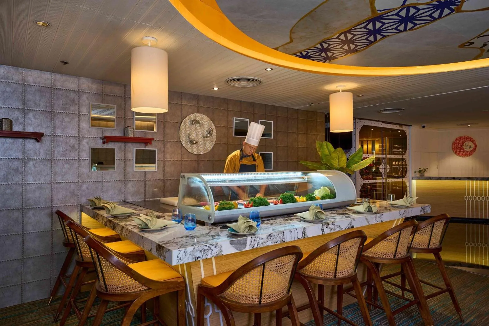 Restaurant/places to eat in Crowne Plaza Kochi by IHG