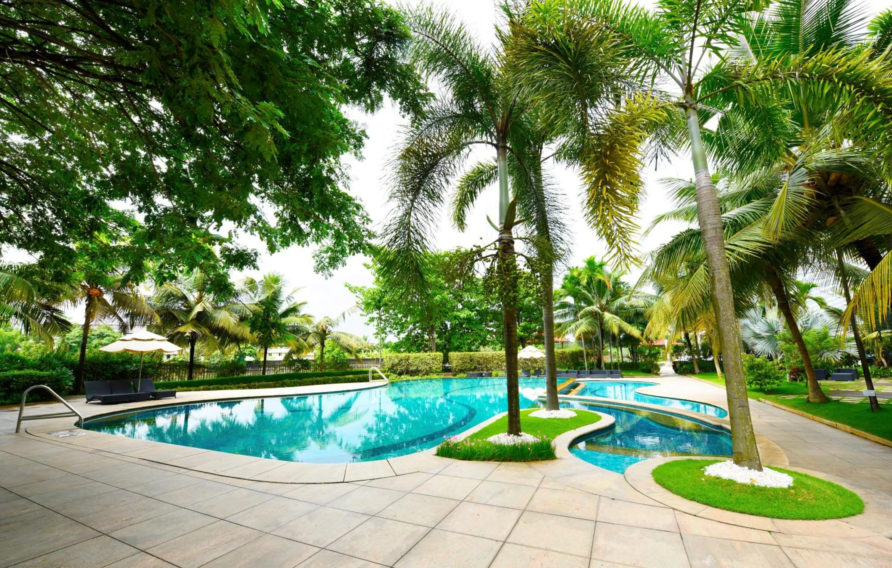 Swimming pool in Crowne Plaza Kochi by IHG