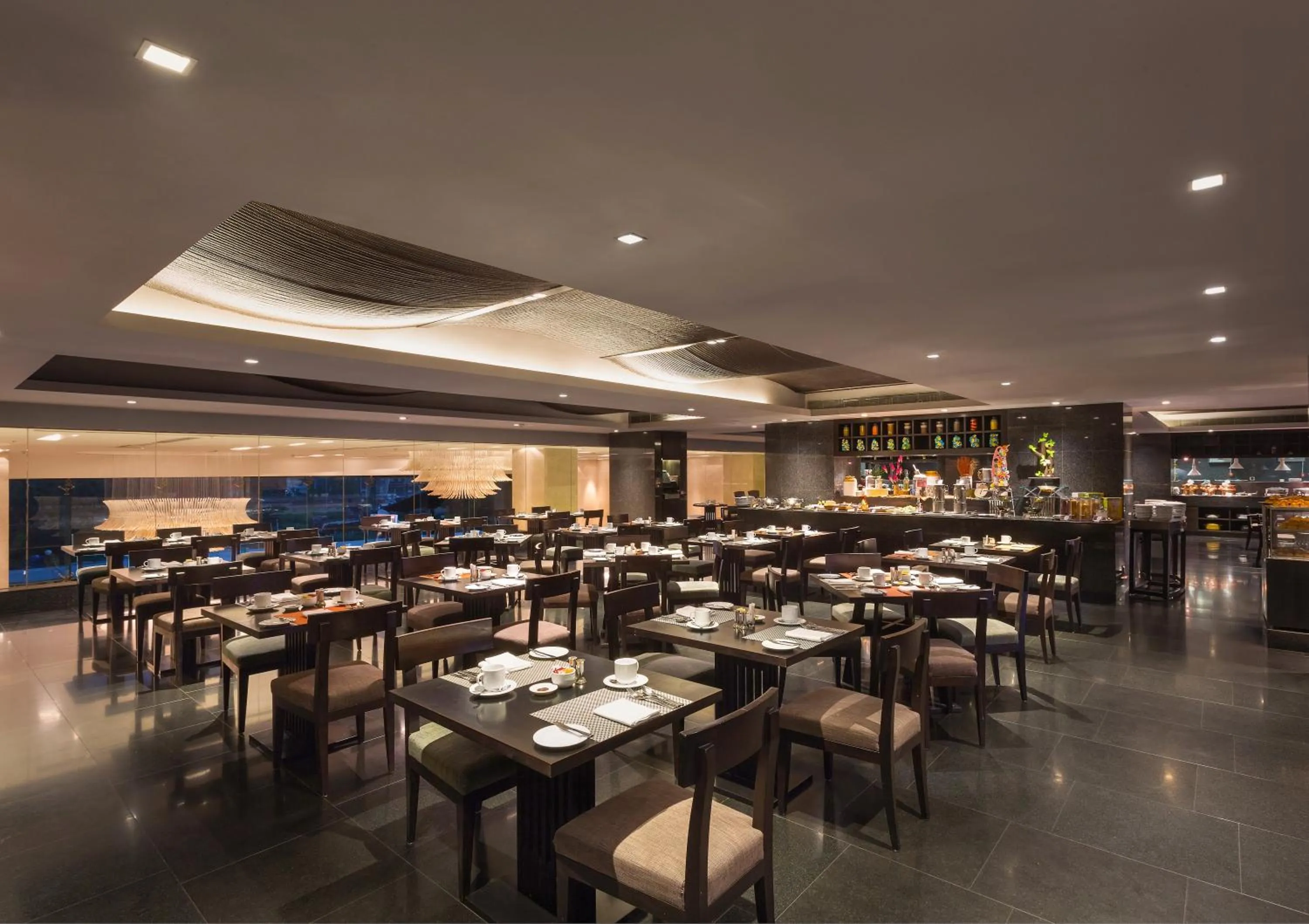 Restaurant/places to eat in Crowne Plaza Kochi by IHG
