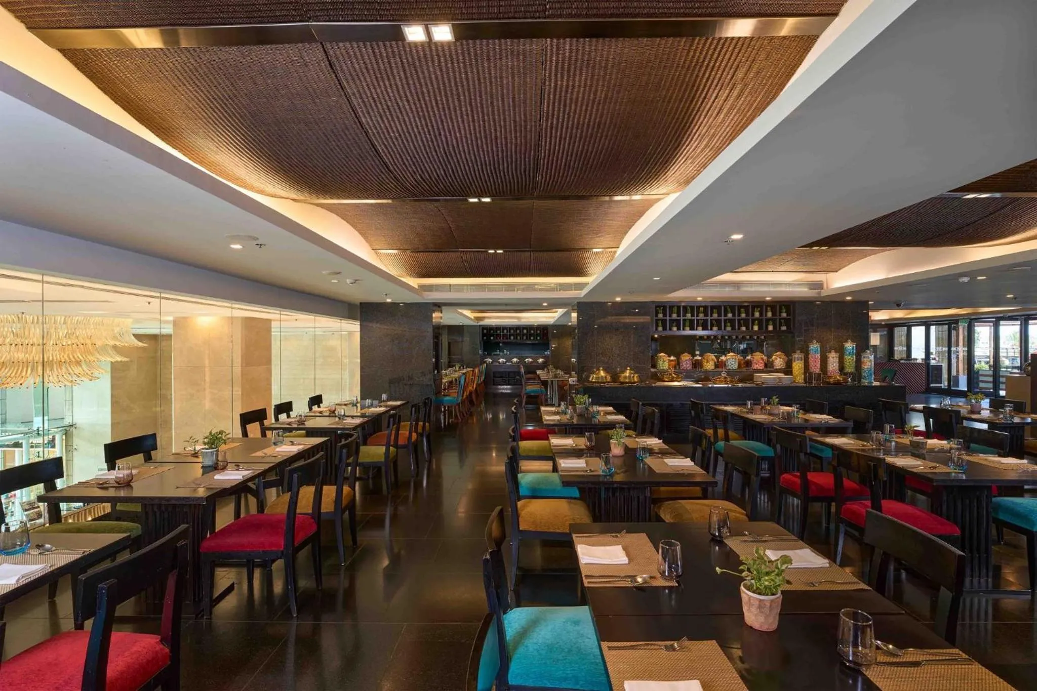 Restaurant/places to eat in Crowne Plaza Kochi by IHG