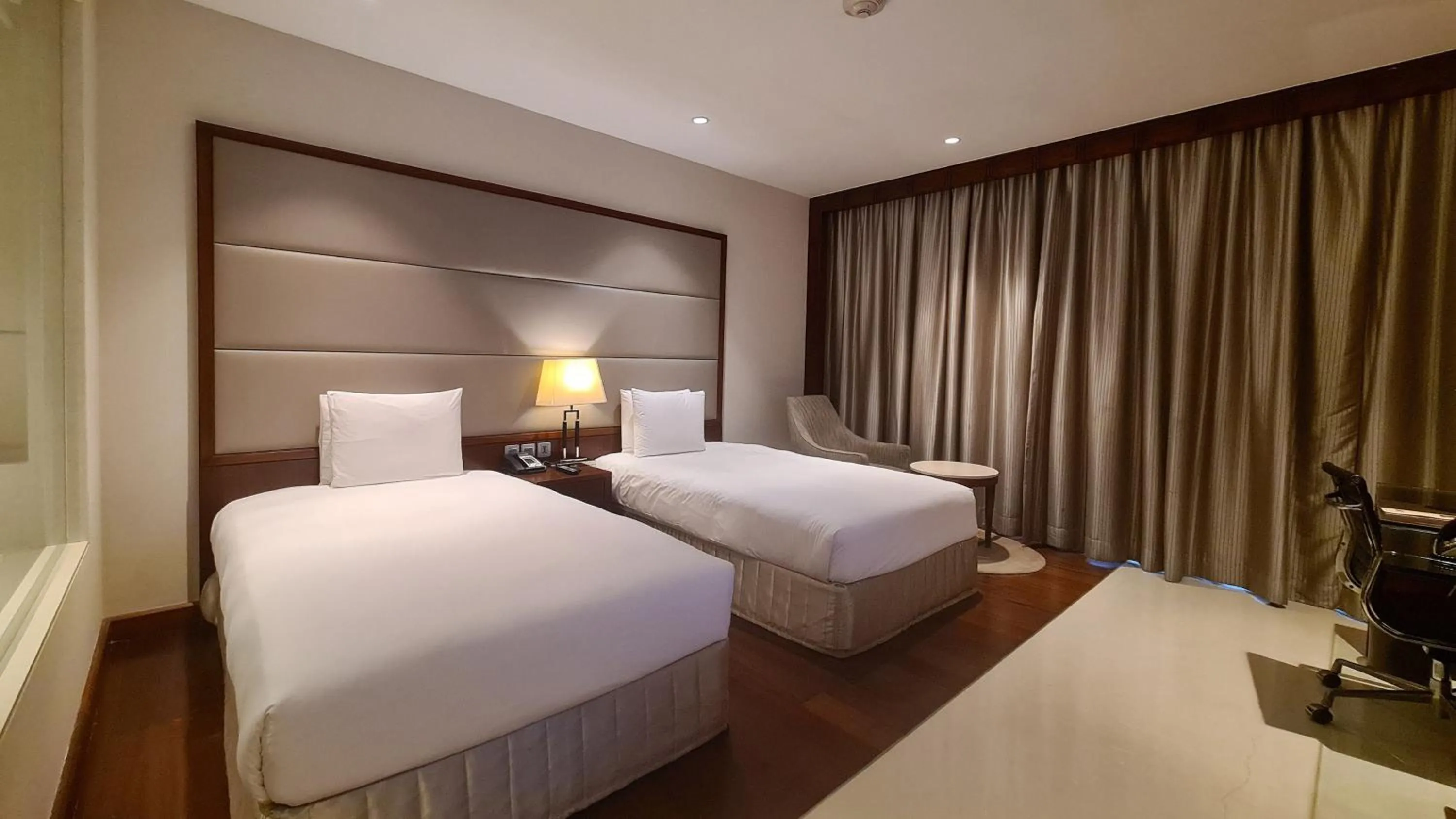 Photo of the whole room, Bed in Crowne Plaza Kochi by IHG
