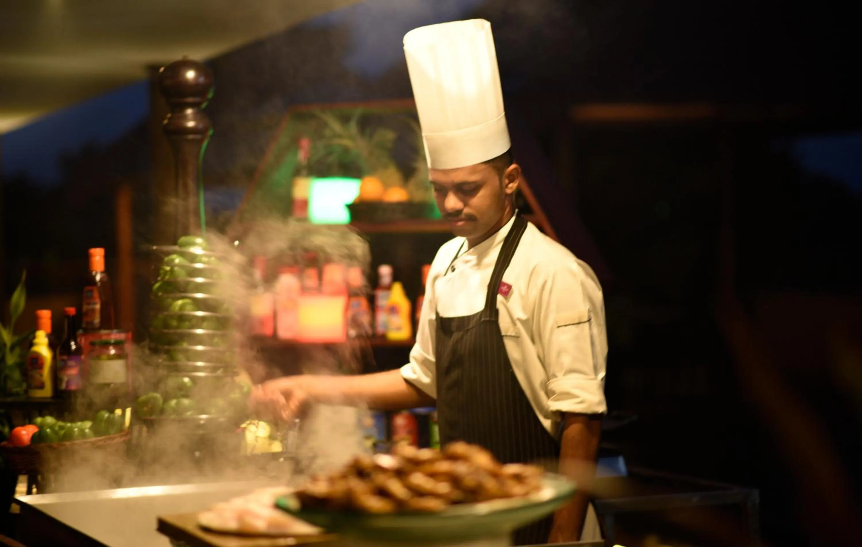 Restaurant/places to eat in Crowne Plaza Kochi by IHG