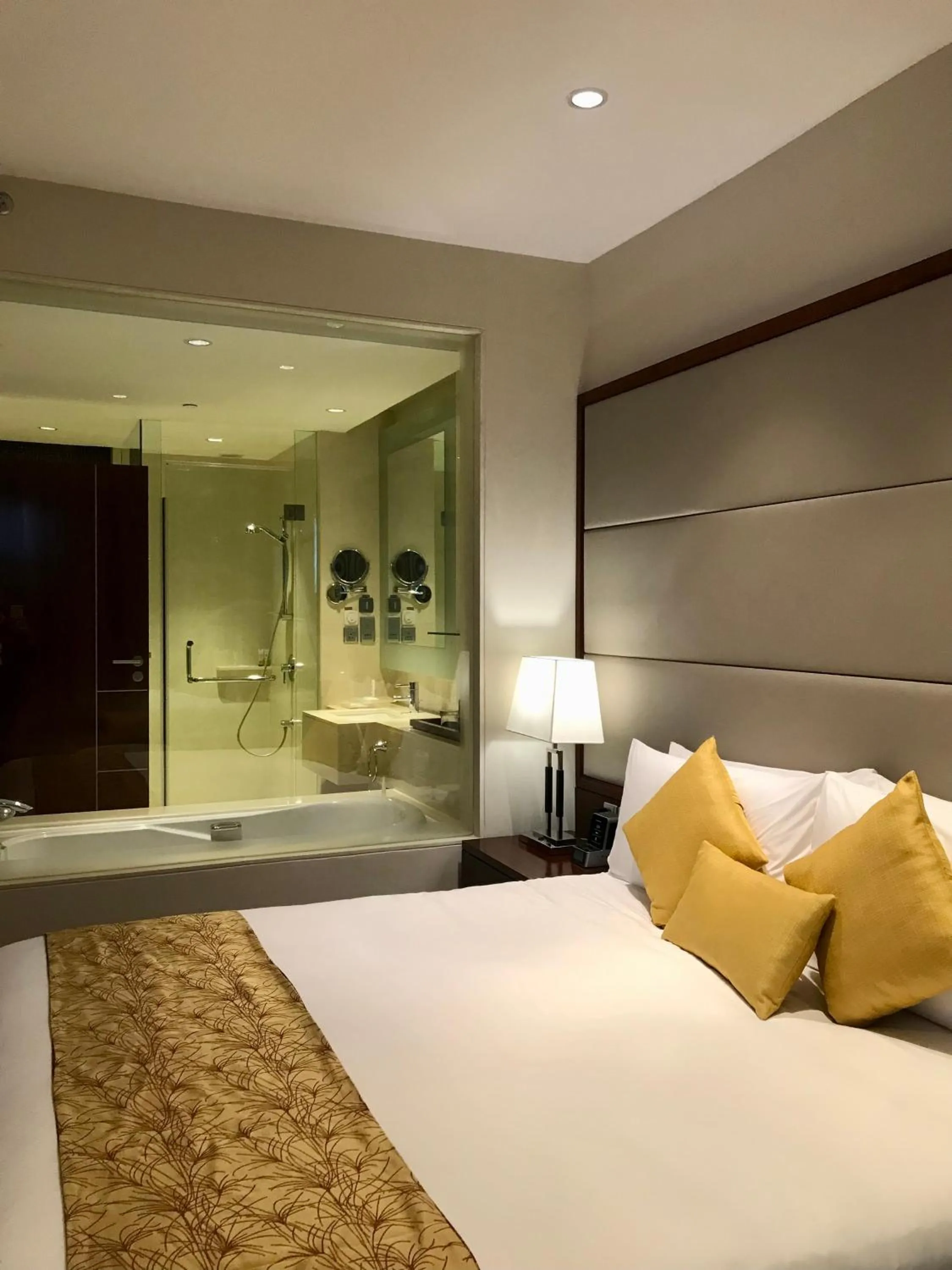 Bed in Crowne Plaza Kochi by IHG