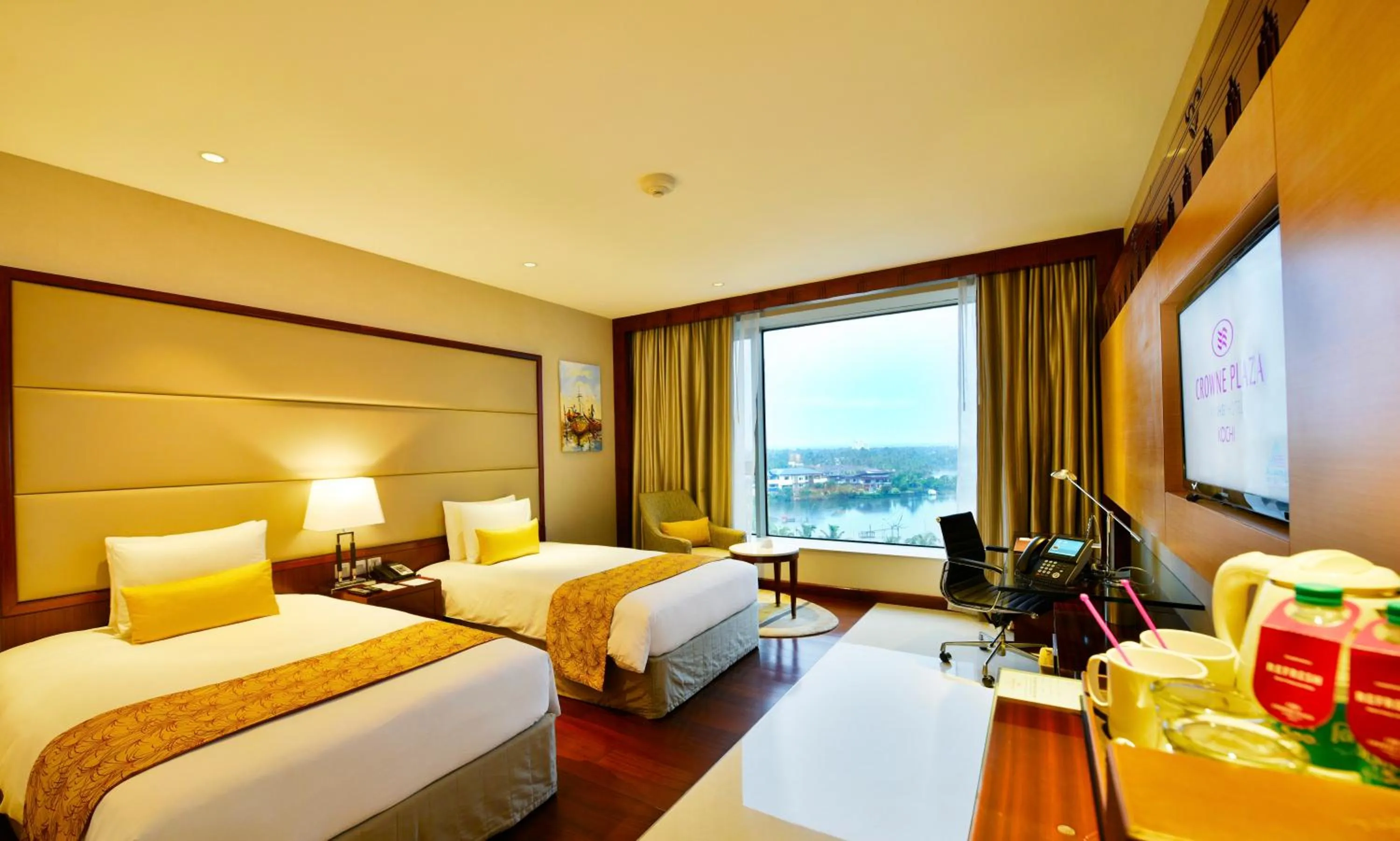 Photo of the whole room, Bed in Crowne Plaza Kochi by IHG