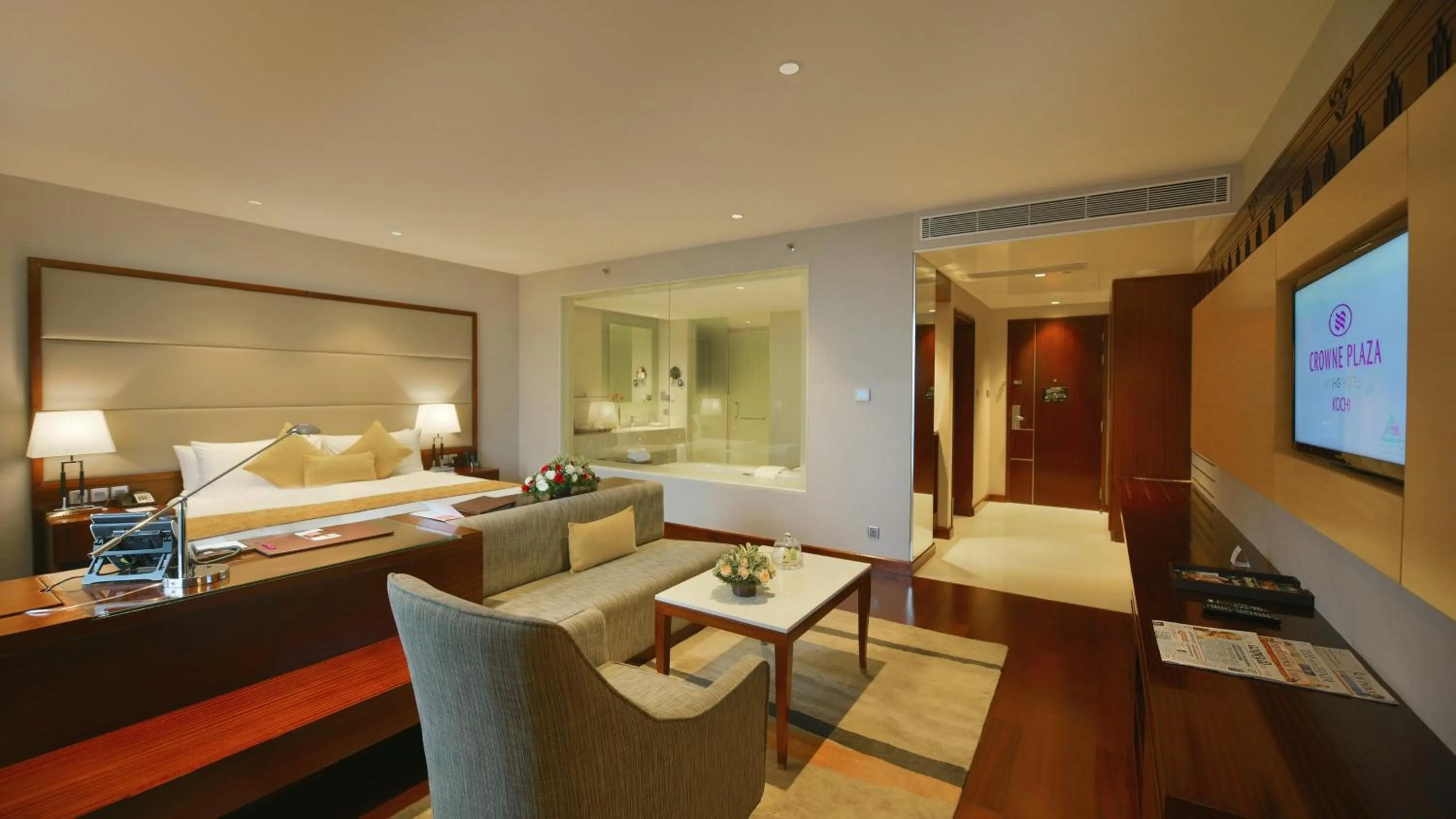 Photo of the whole room, Bed in Crowne Plaza Kochi by IHG