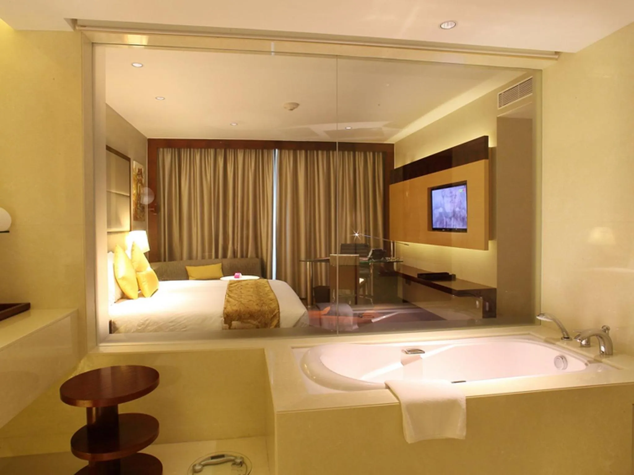Shower, Bed in Crowne Plaza Kochi by IHG