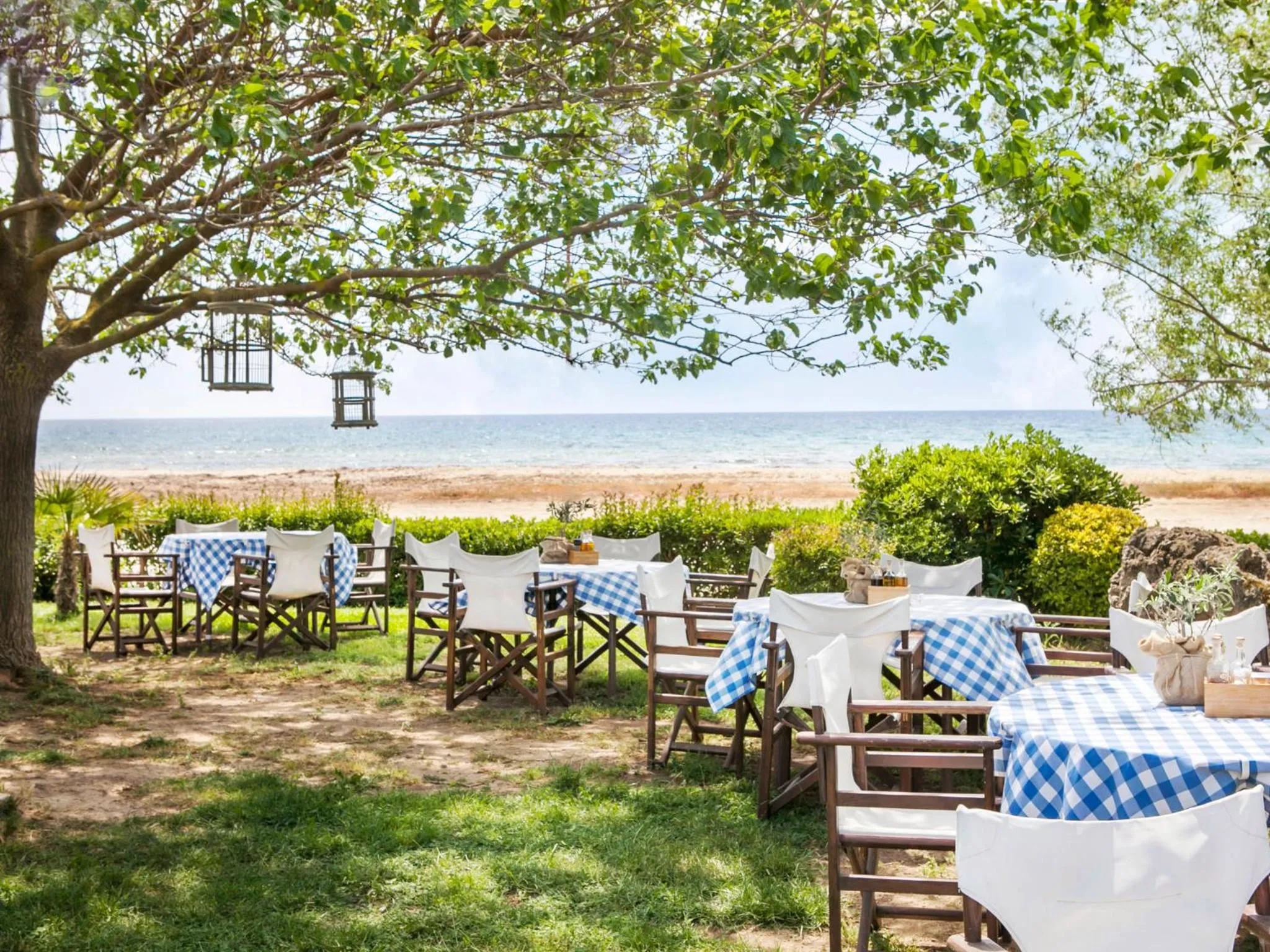 Restaurant/places to eat in Akti Retzika