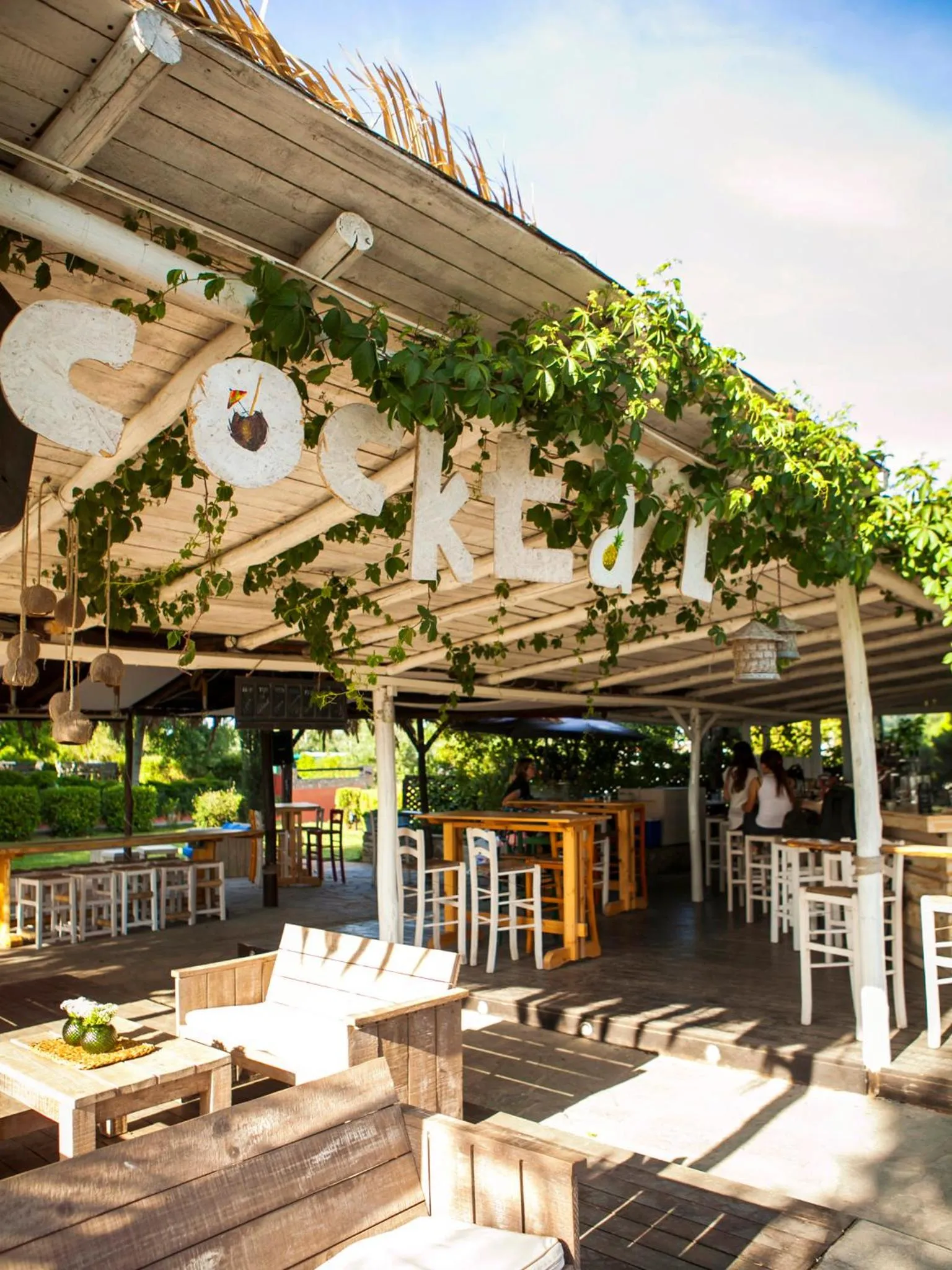 Evening entertainment in Akti Retzika