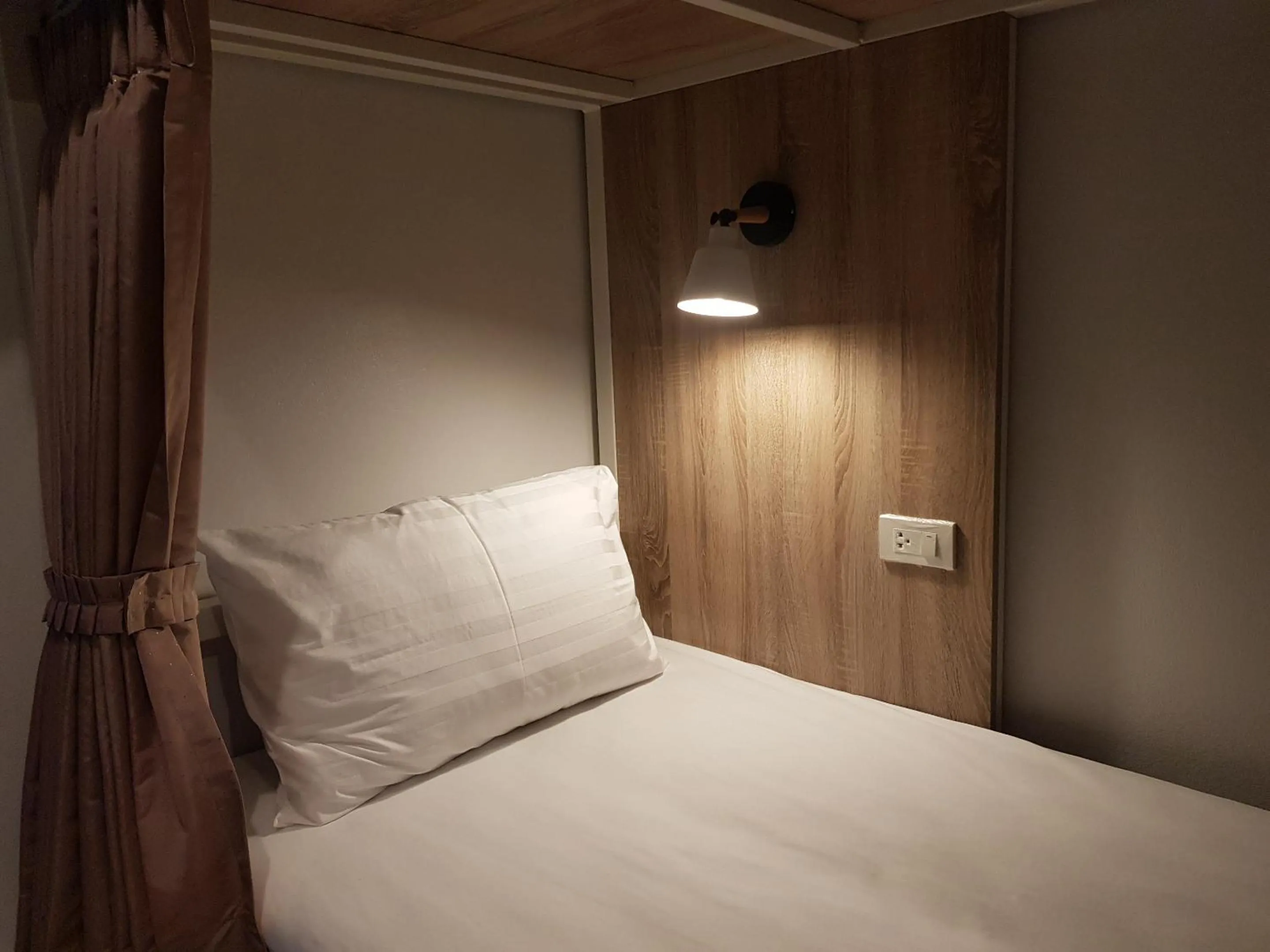 Bed in A Day inn Ranong Hostel