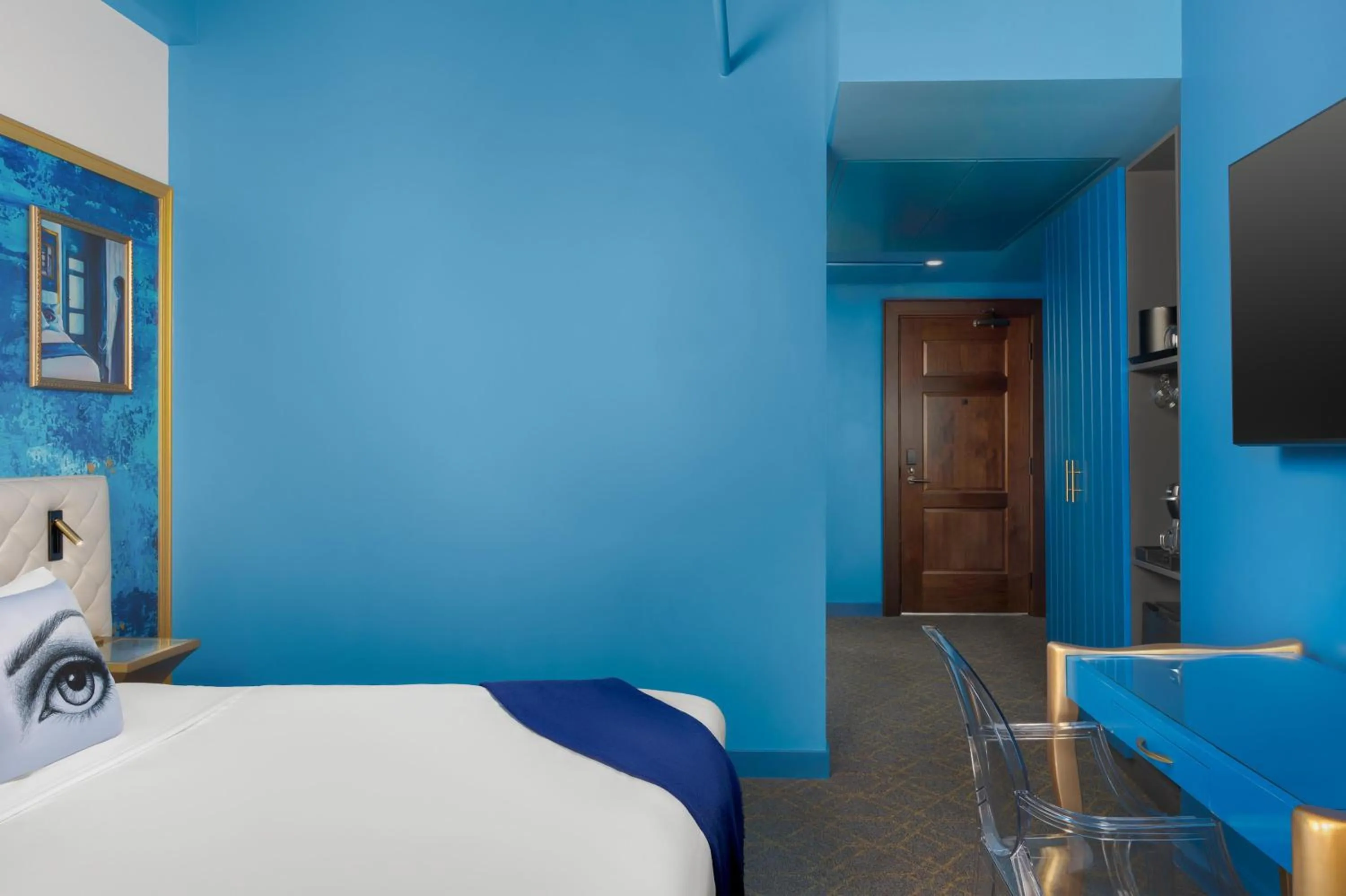 Bed in Angad Arts Hotel St Louis, Tapestry Collection by Hilton