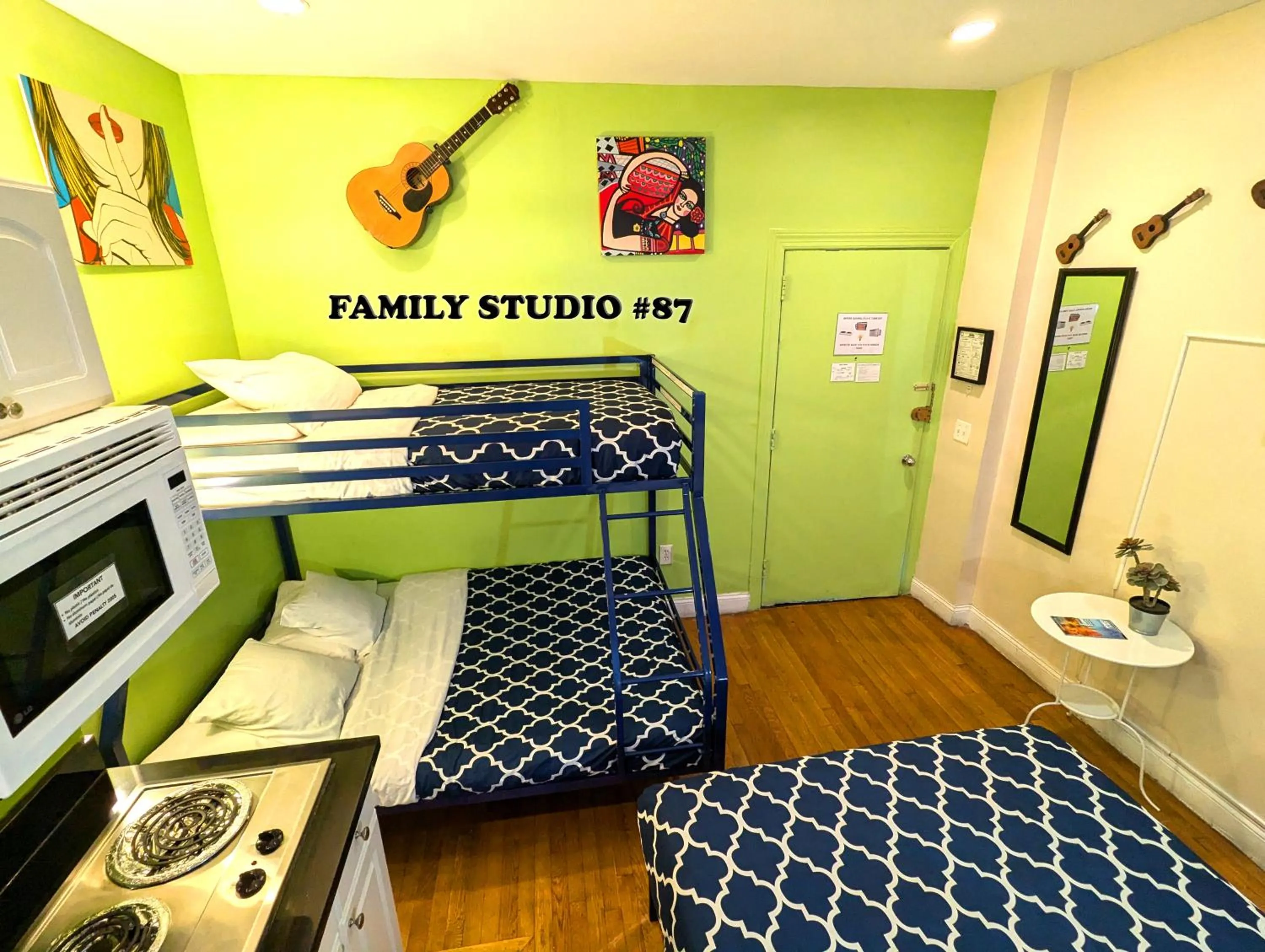 Bedroom, Bed in NYC Empire Apartments