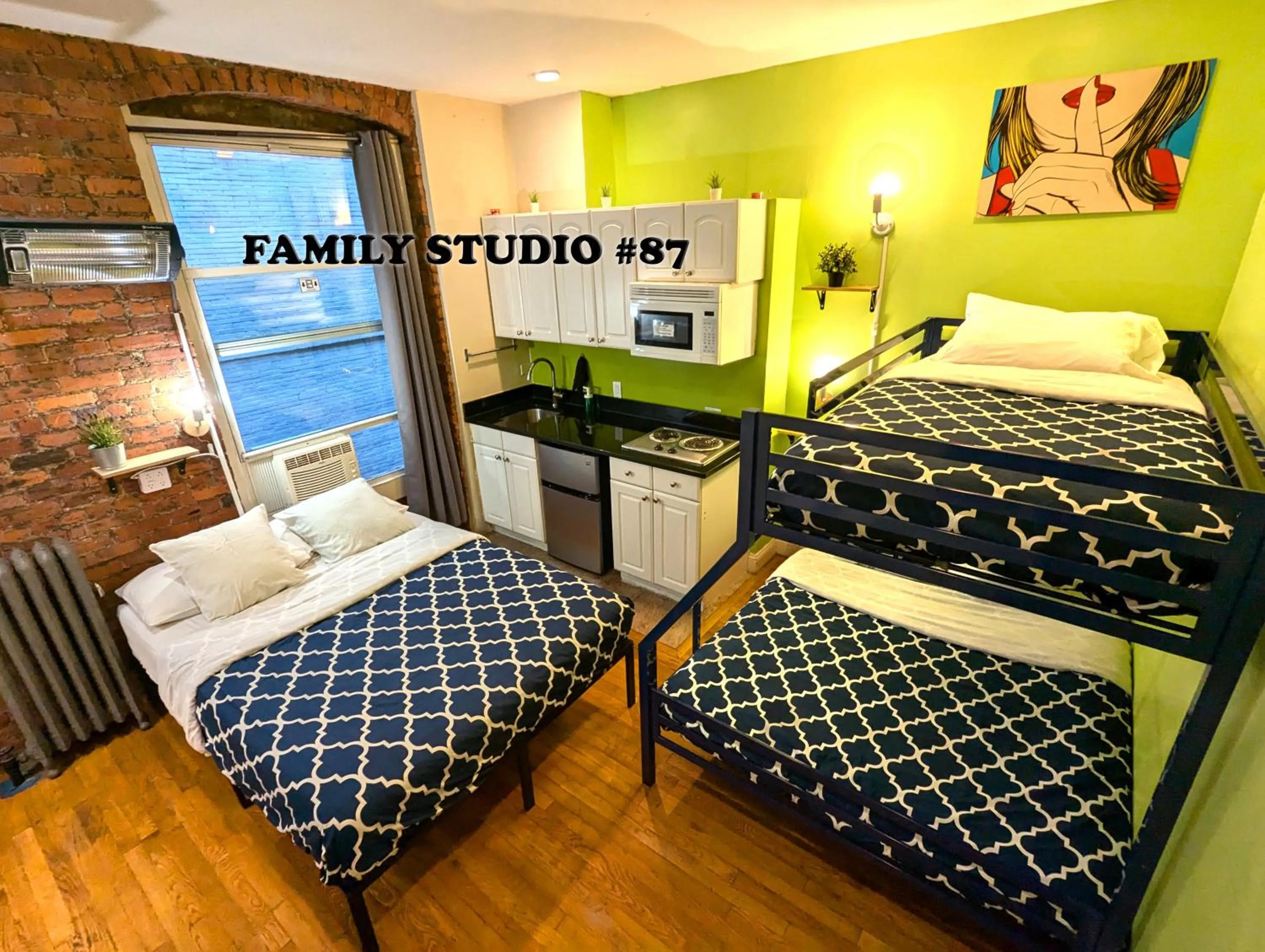 Bedroom, Bed in NYC Empire Apartments