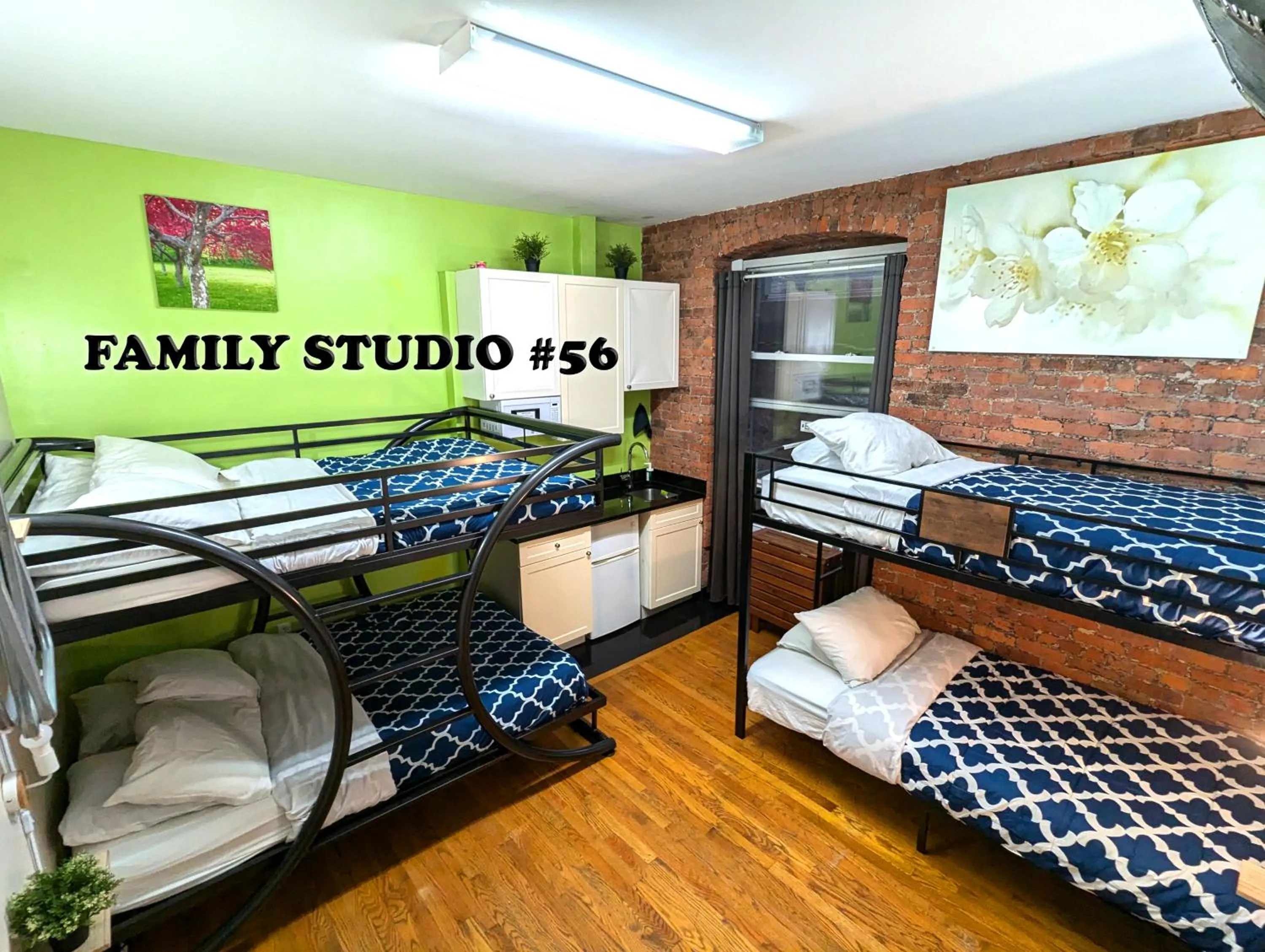 bunk bed, Bed in NYC Empire Apartments