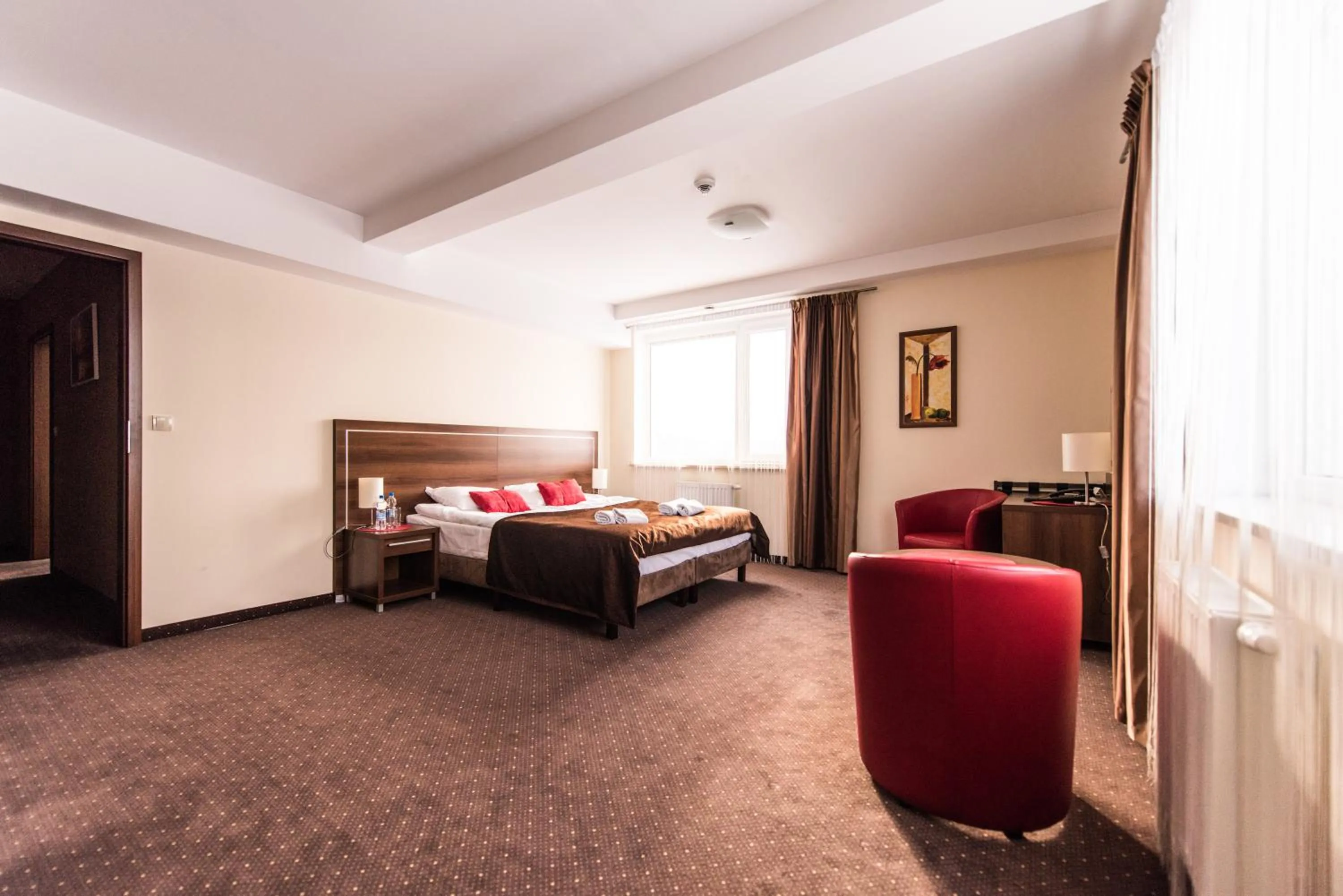 Photo of the whole room, Bed in Hotel Austeria Conference & Spa