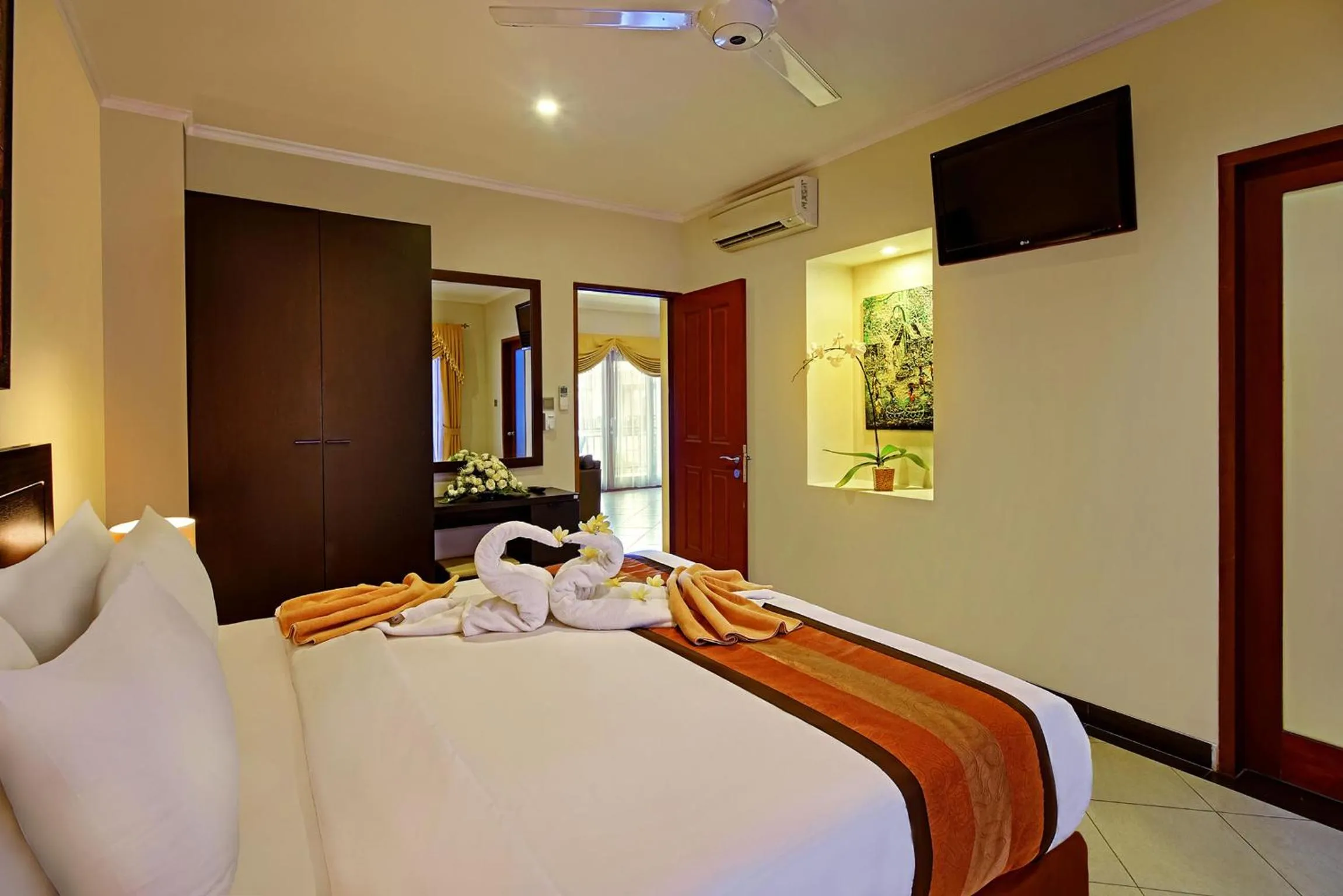 Photo of the whole room, Bed in Kuta Town House Apartments