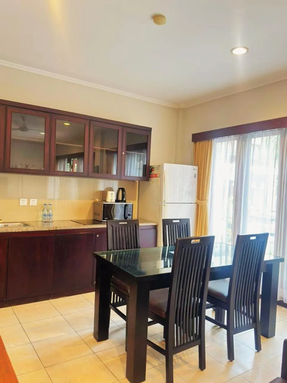 Kitchen or kitchenette in Kuta Town House Apartments