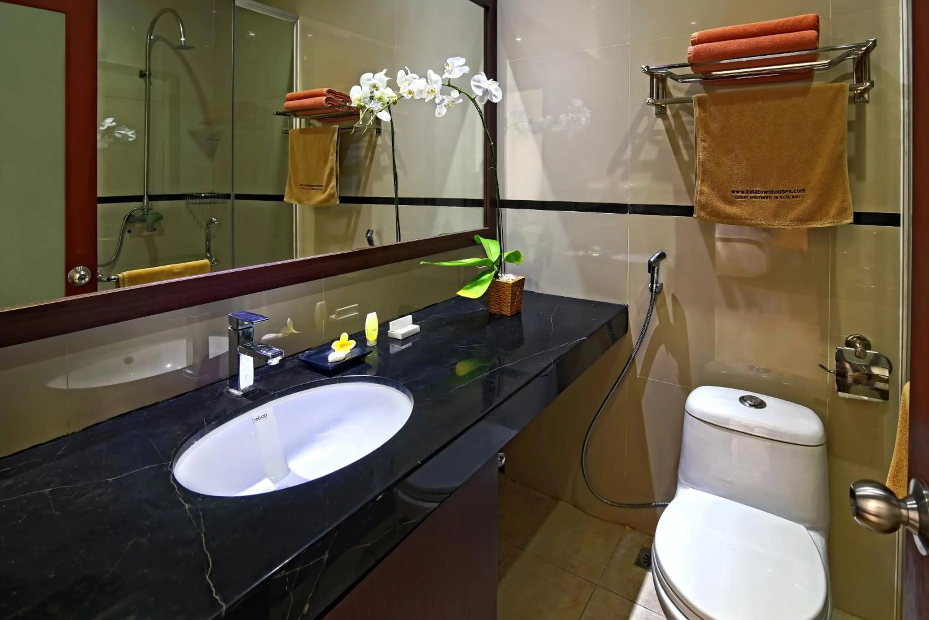 Bathroom in Kuta Town House Apartments