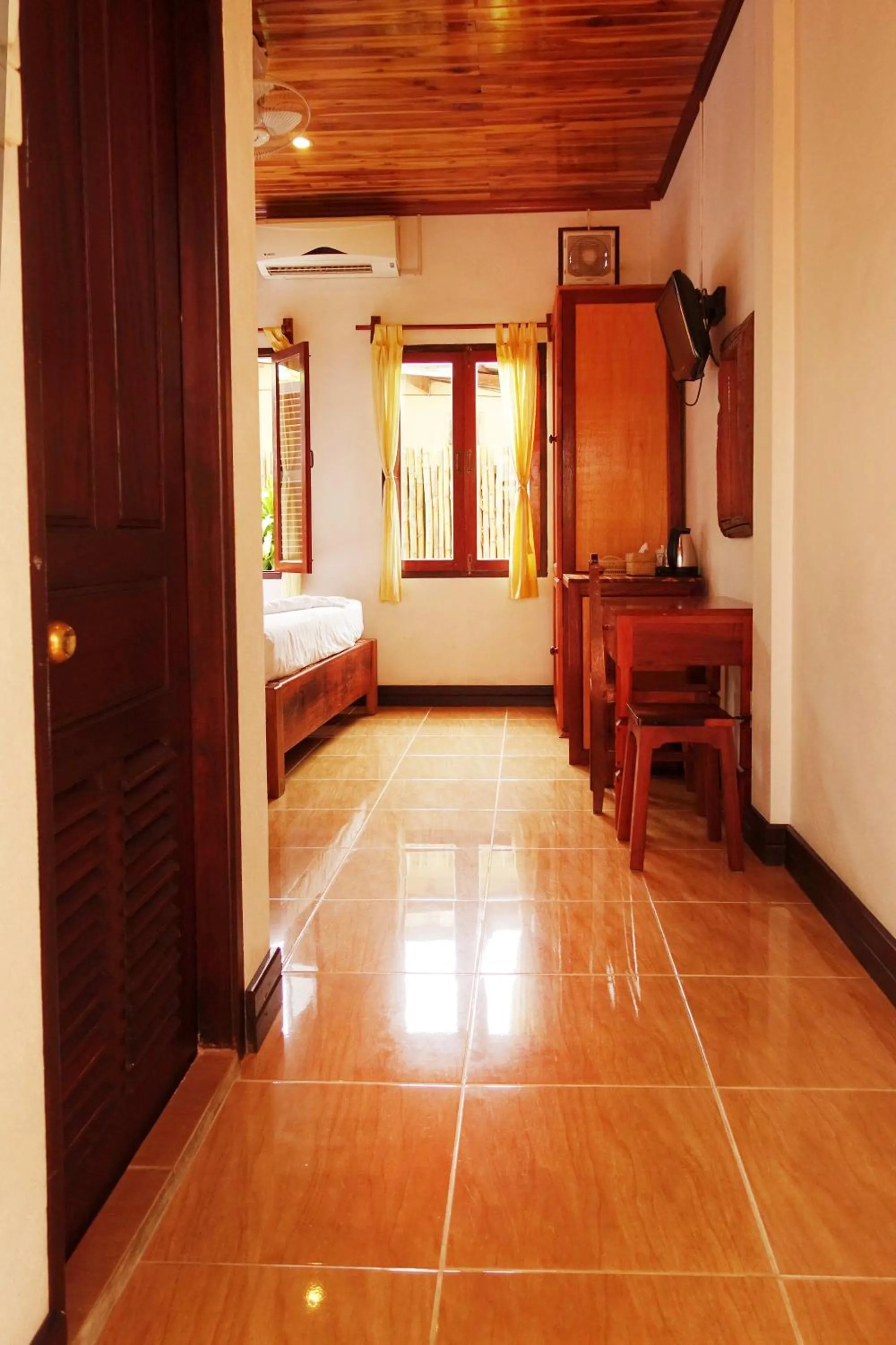 Communal lounge/ TV room, Bed in Villa Rattanakon