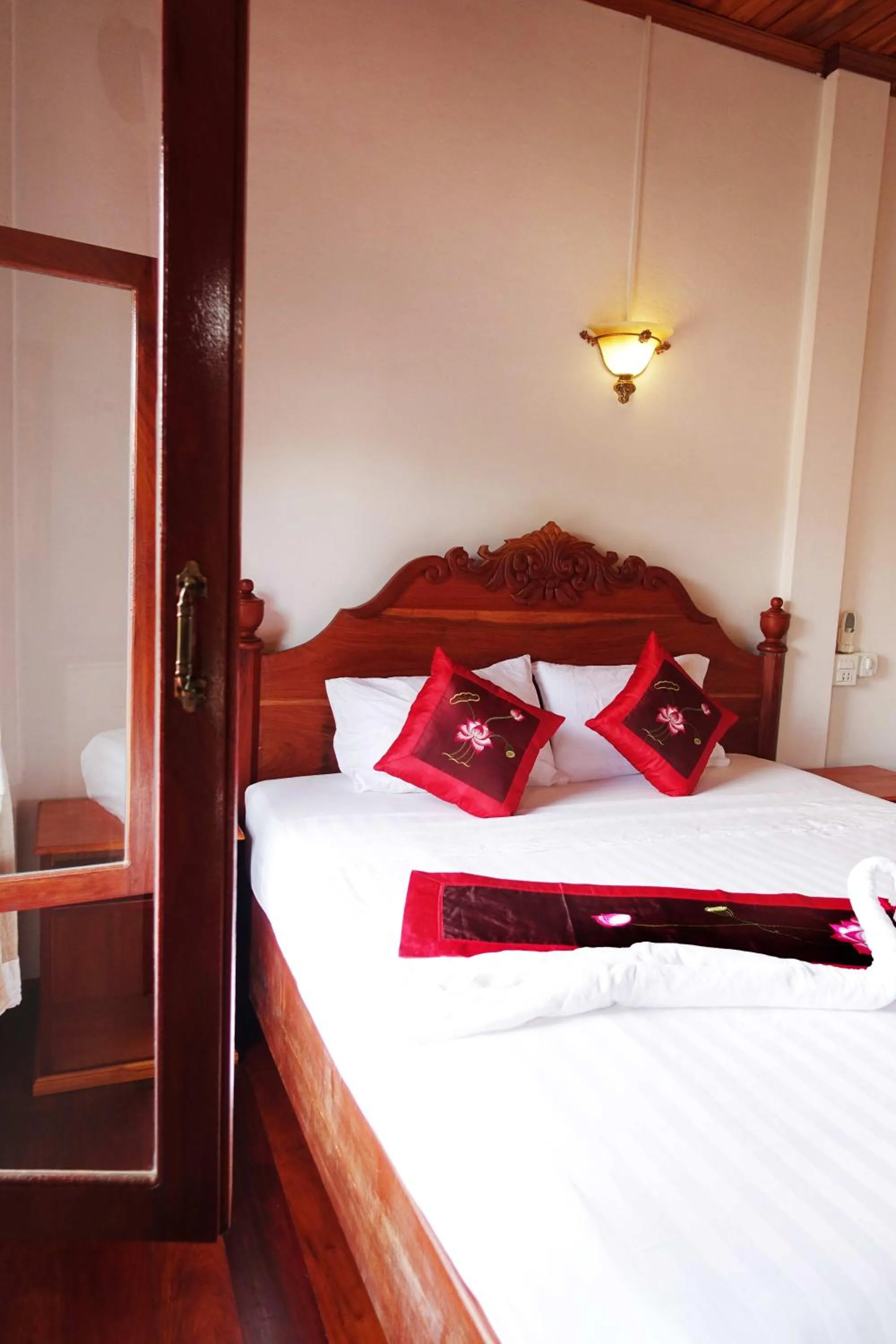 Bed in Villa Rattanakon