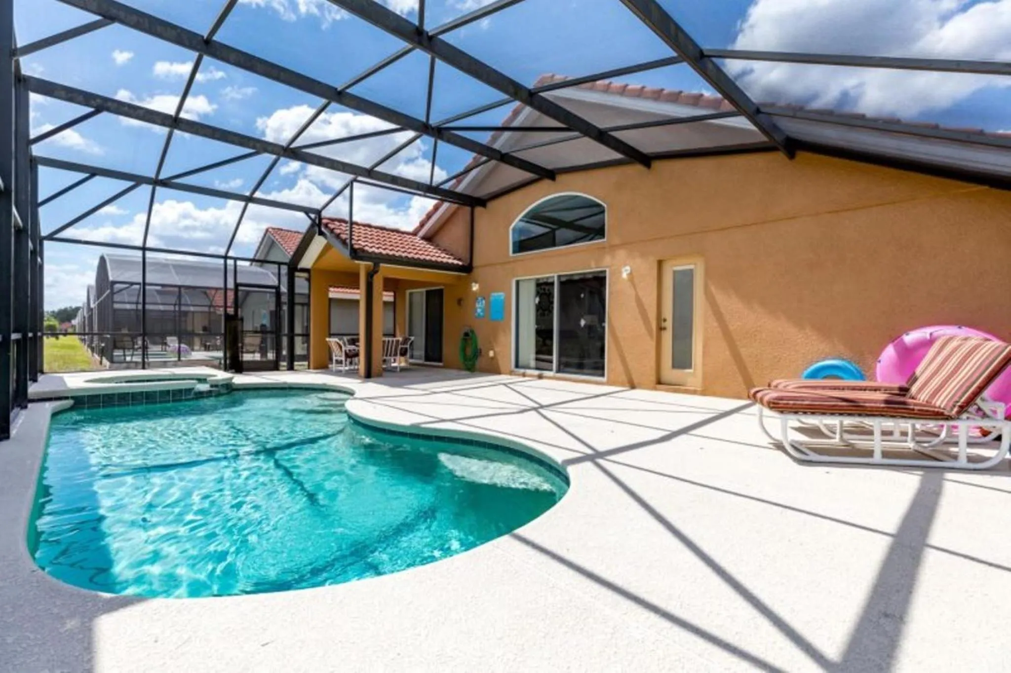 Swimming pool in Private Pool Homes