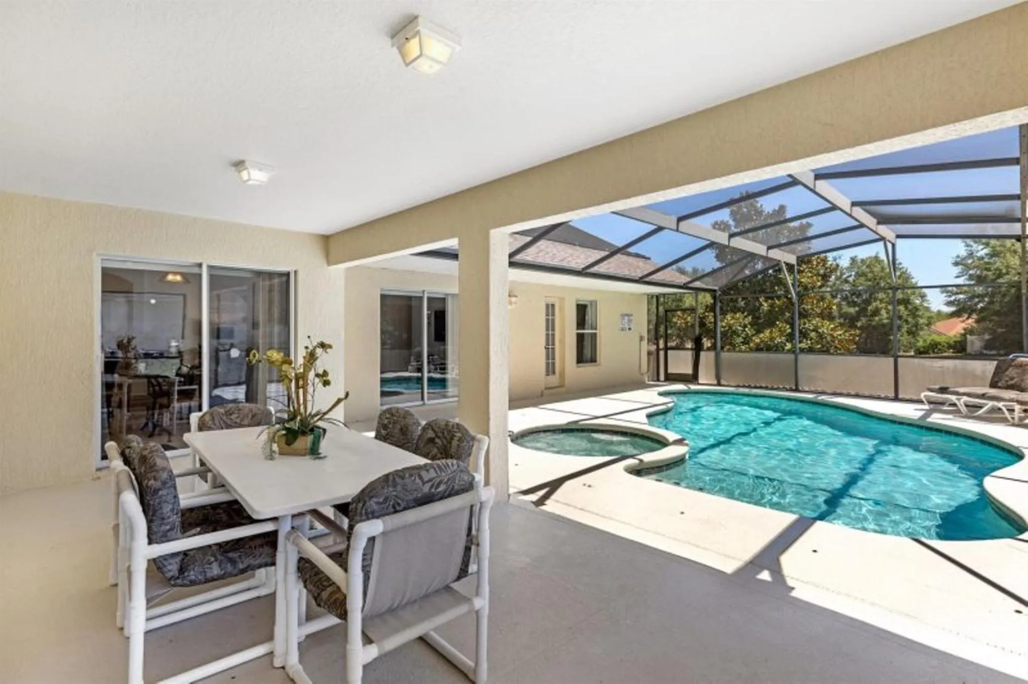 Swimming pool in Private Pool Homes