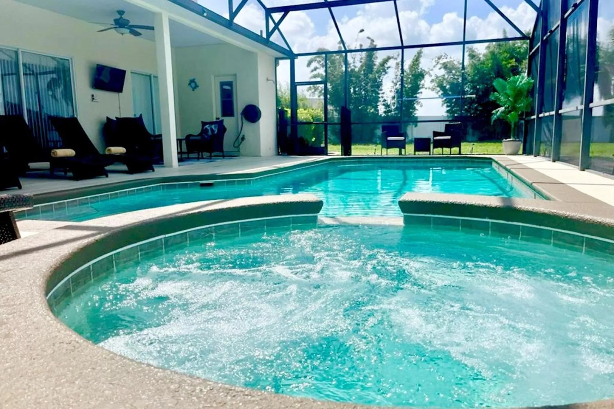 Swimming pool in Private Pool Homes