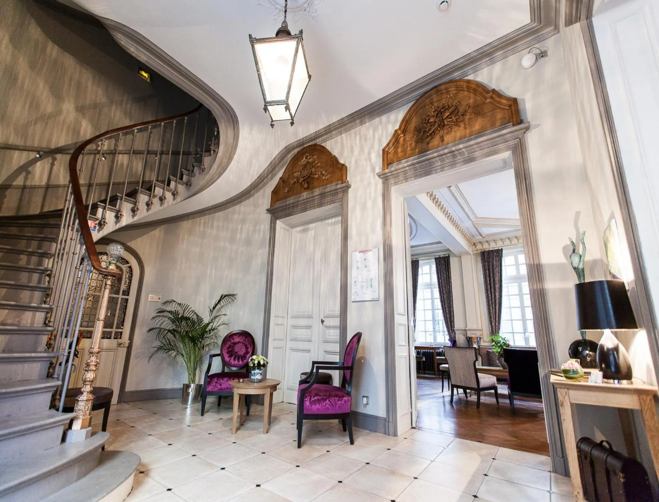 Lobby or reception in Hôtel Spa Marotte