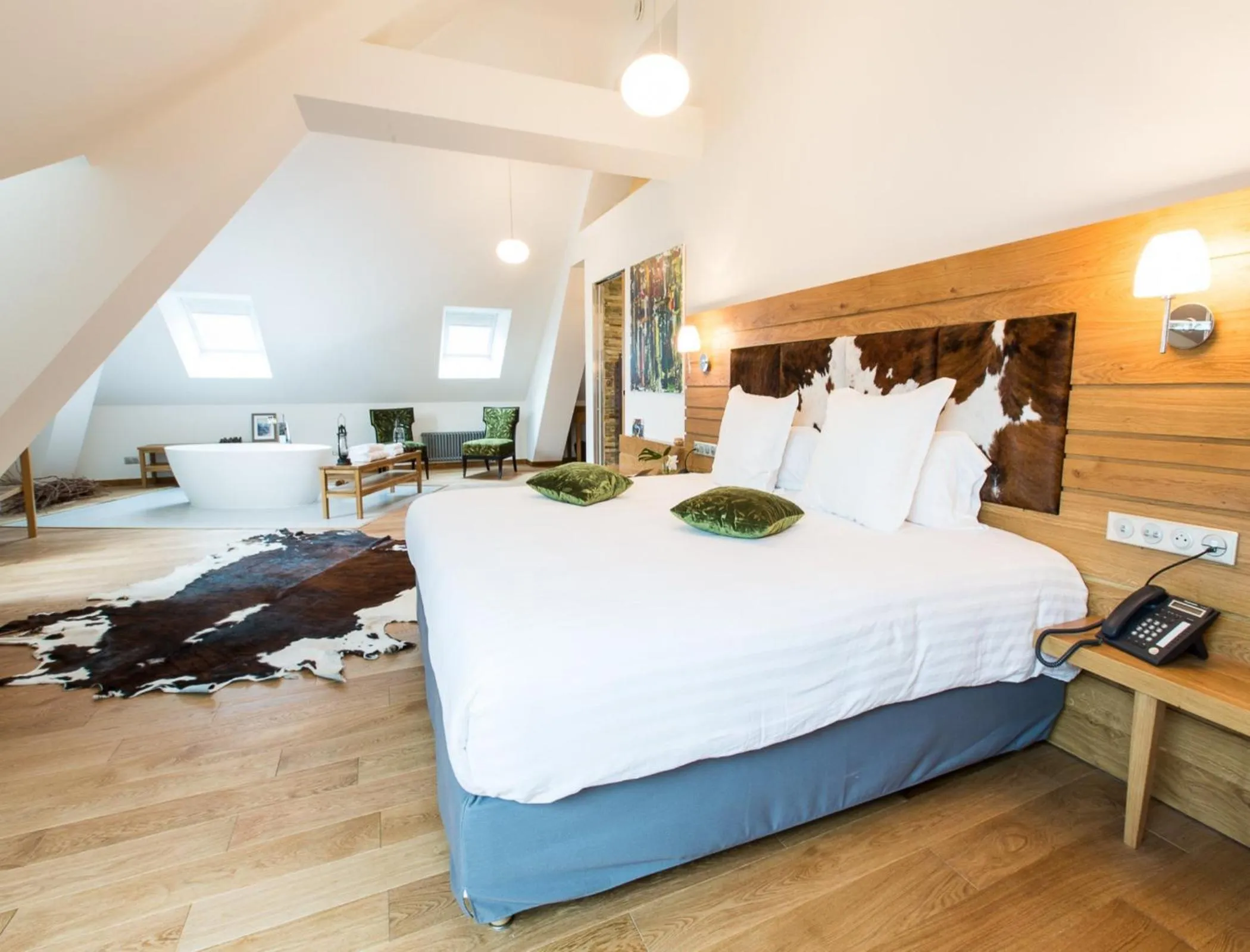 Photo of the whole room, Bed in Hôtel Spa Marotte