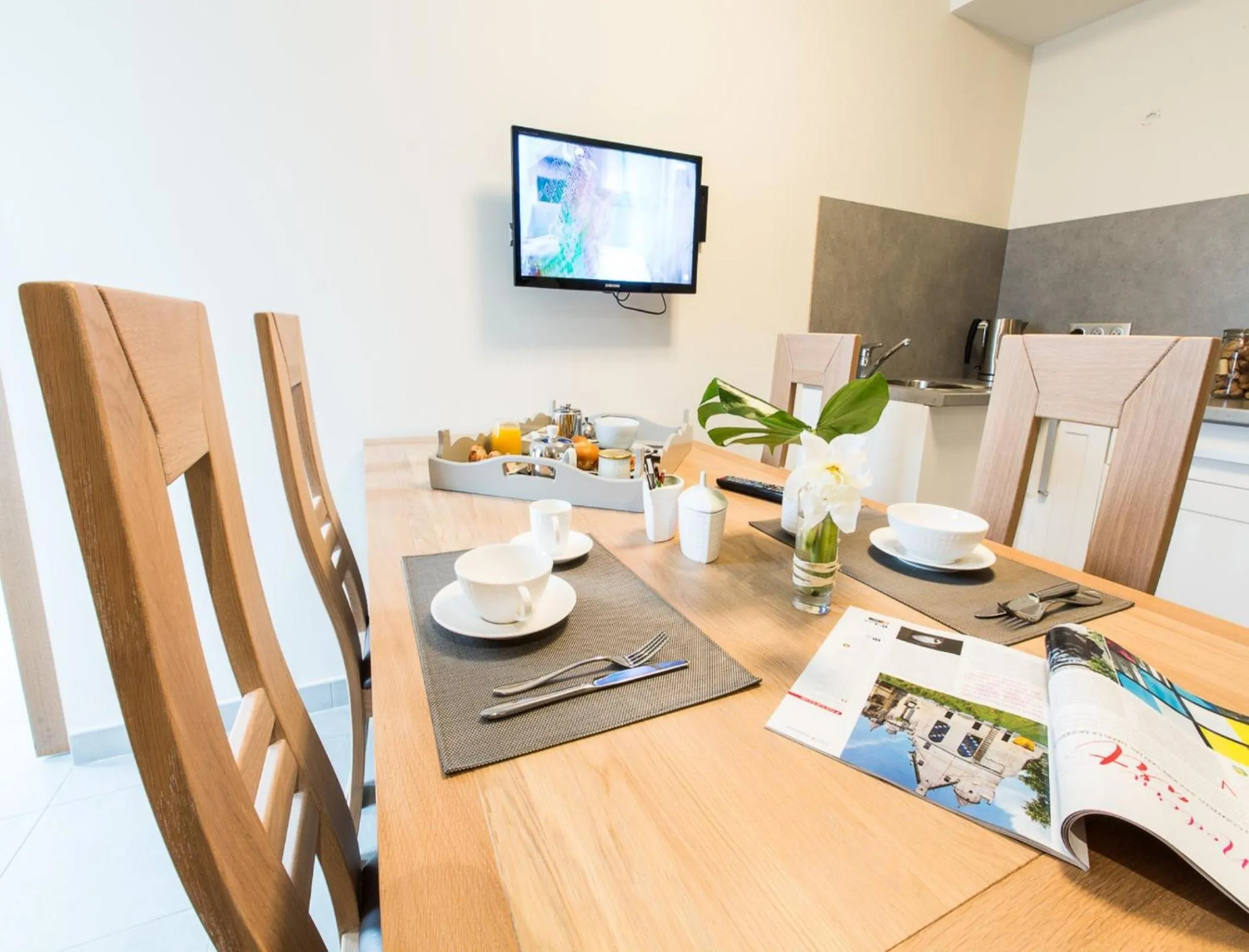 TV and multimedia in Hôtel Spa Marotte