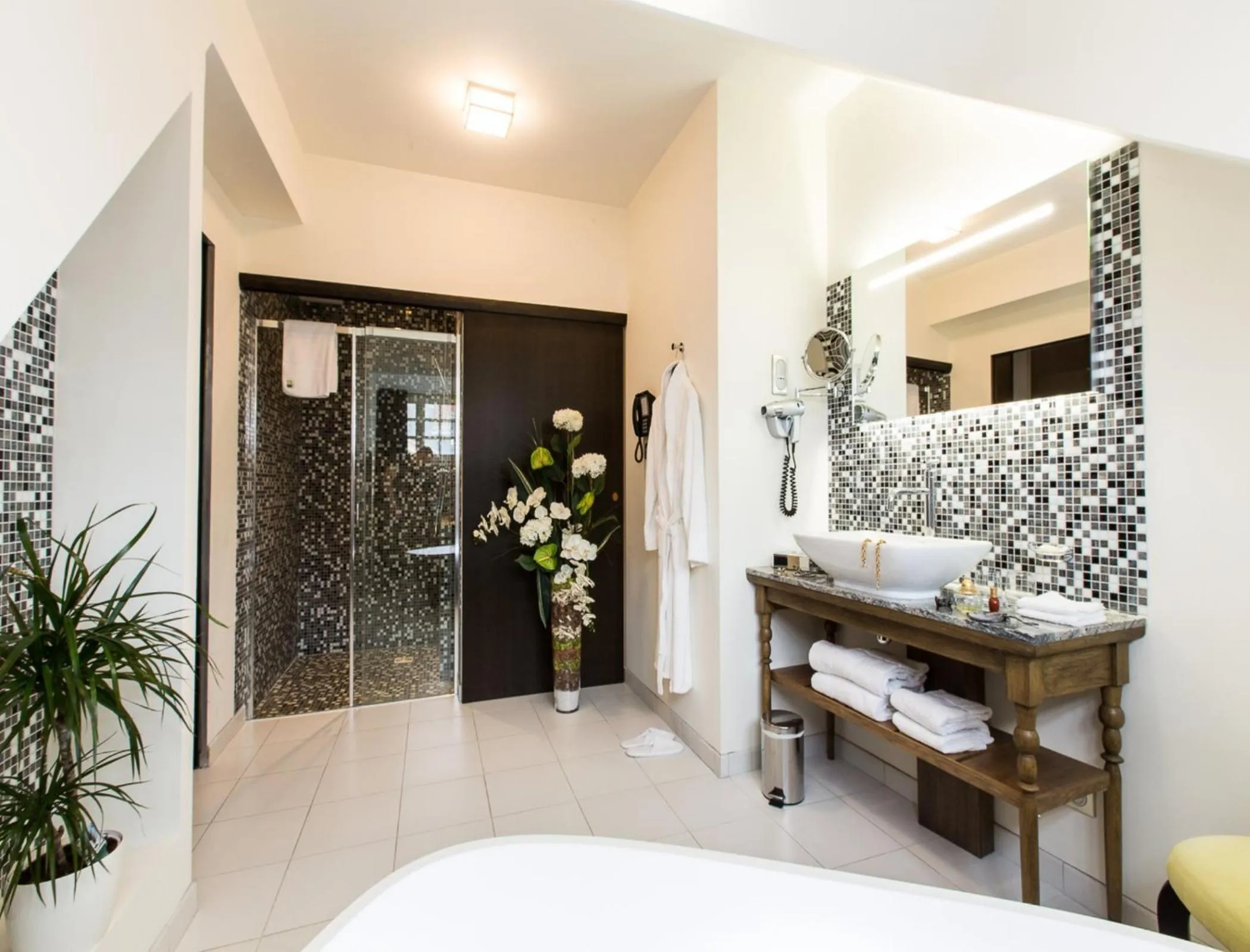 Bathroom in Hôtel Spa Marotte