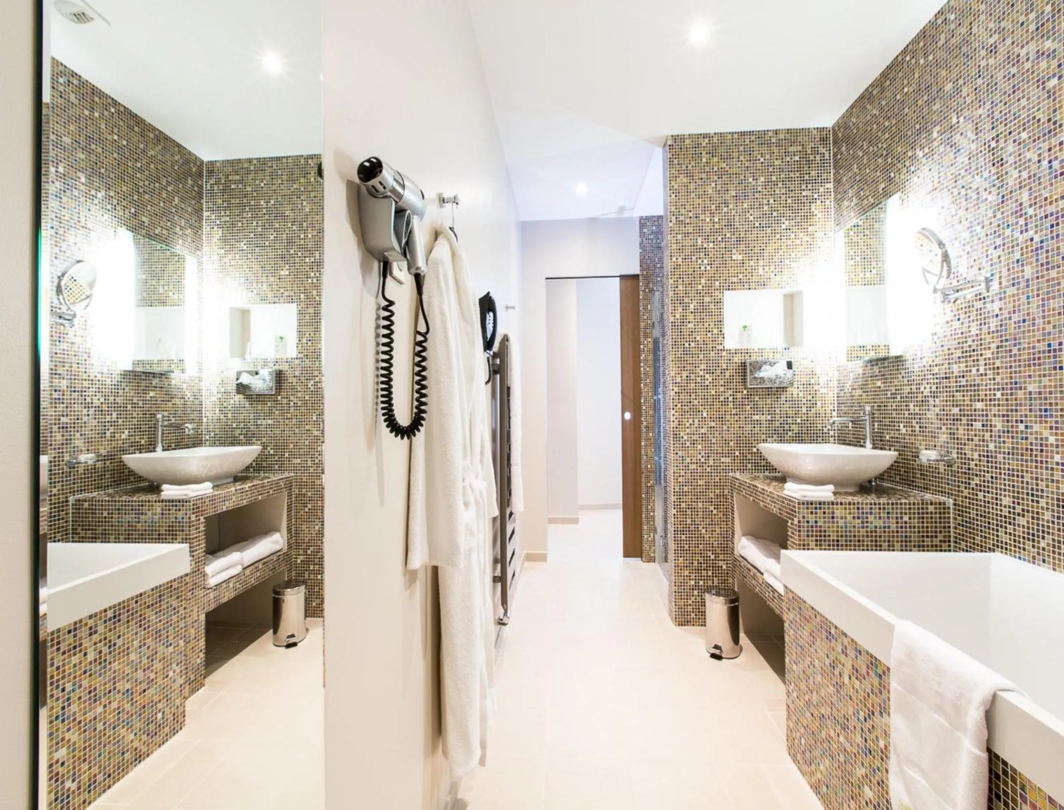 Bathroom in Hôtel Spa Marotte