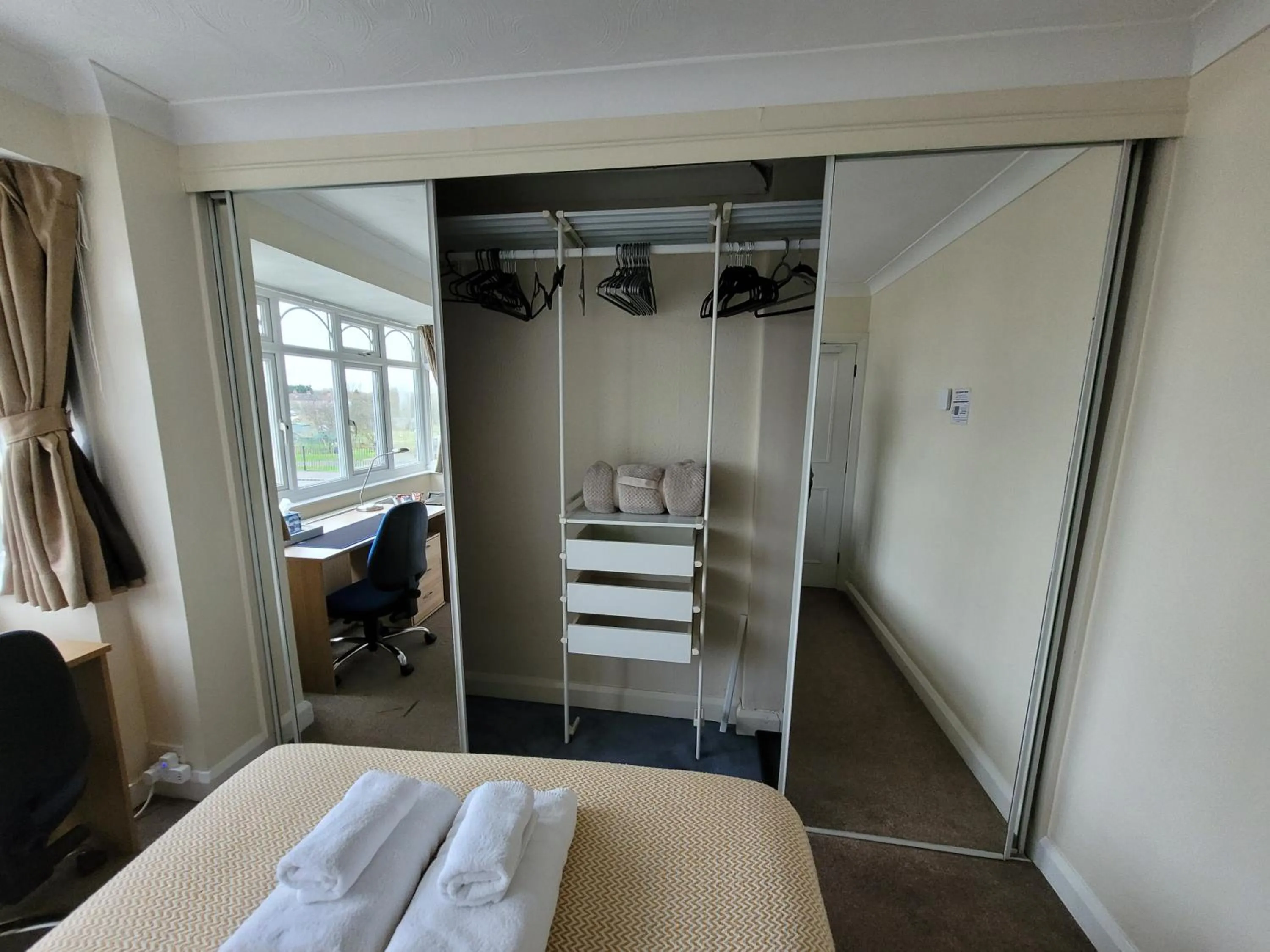 wardrobe, Bed in Cornerways Guest House