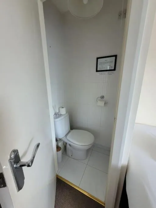 Toilet in Cornerways Guest House