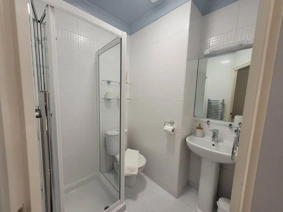 Shower in Cornerways Guest House