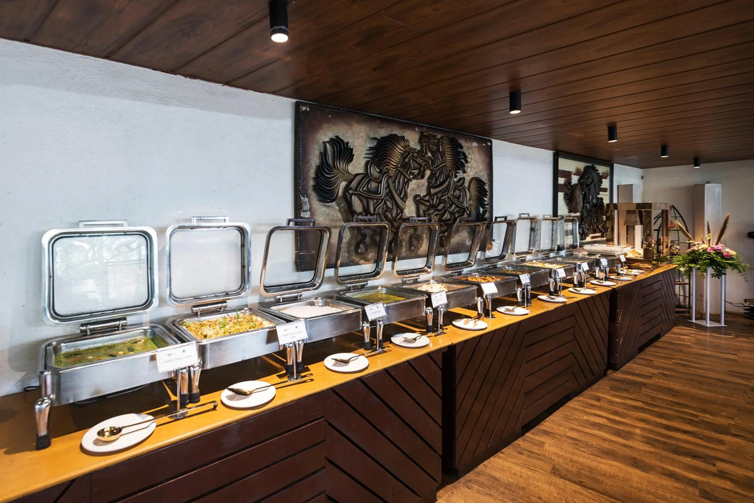 Restaurant/places to eat in Manas Lifestyle Resort Igatpuri