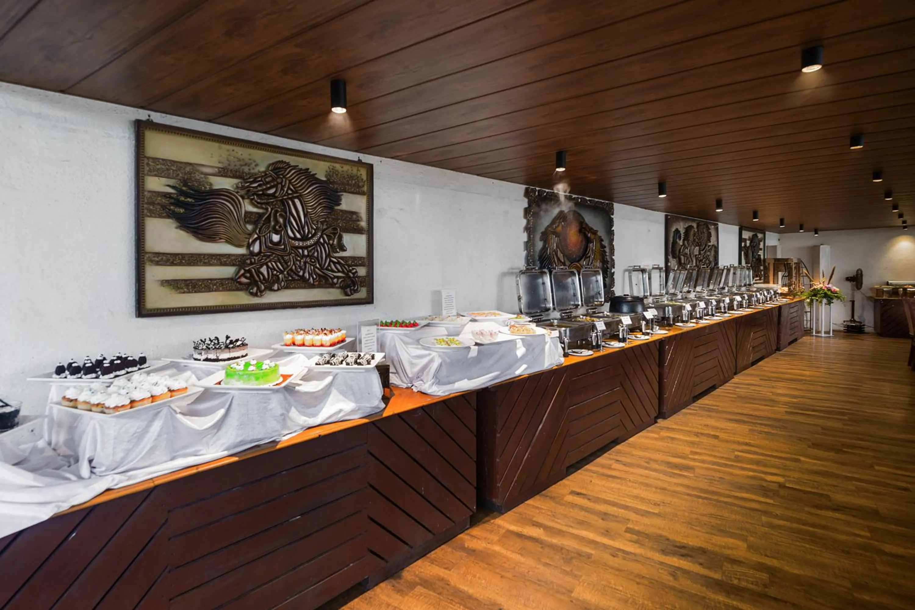 Restaurant/places to eat in Manas Lifestyle Resort Igatpuri