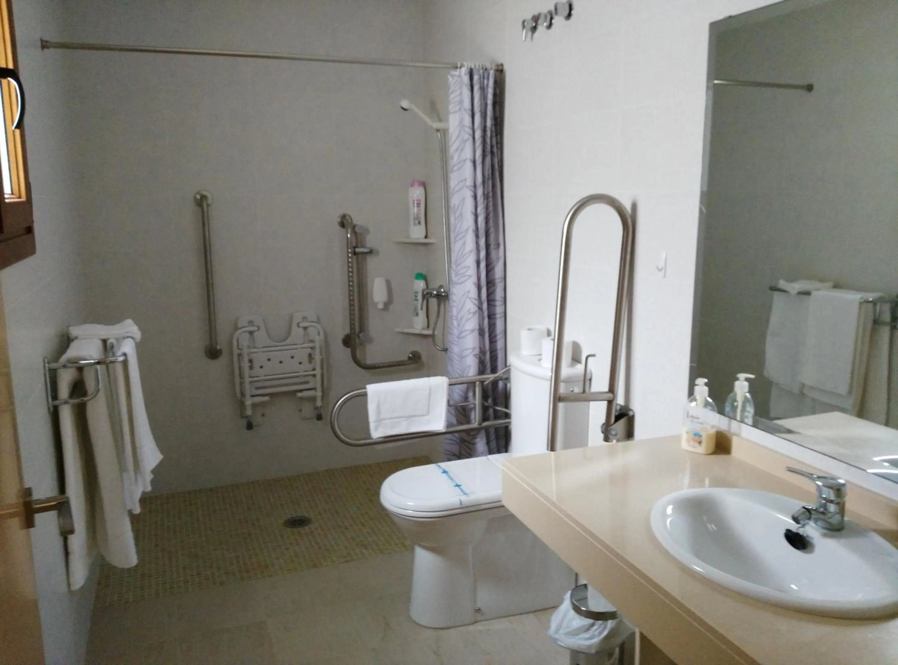 Photo of the whole room in Hotel Albanta