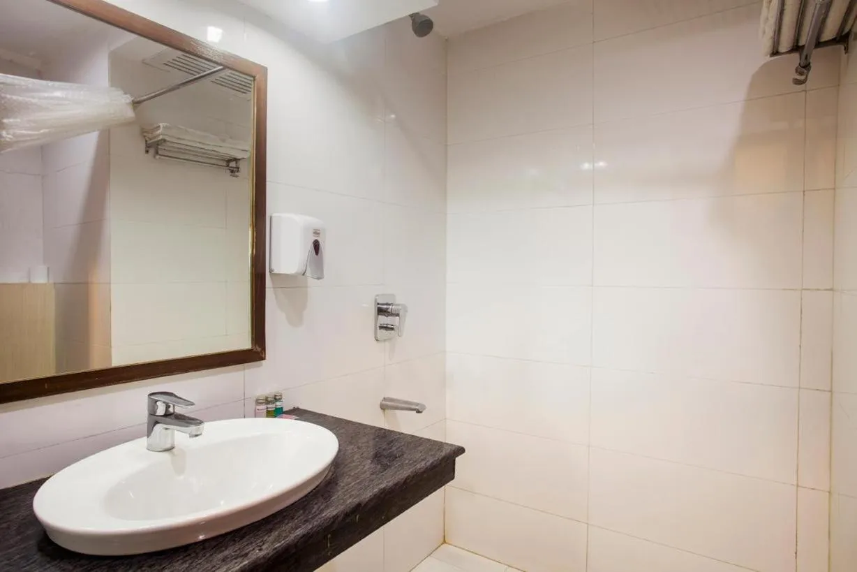 Bathroom in Hotel Forest Avenue - Best Luxury Hotel in Dehradun