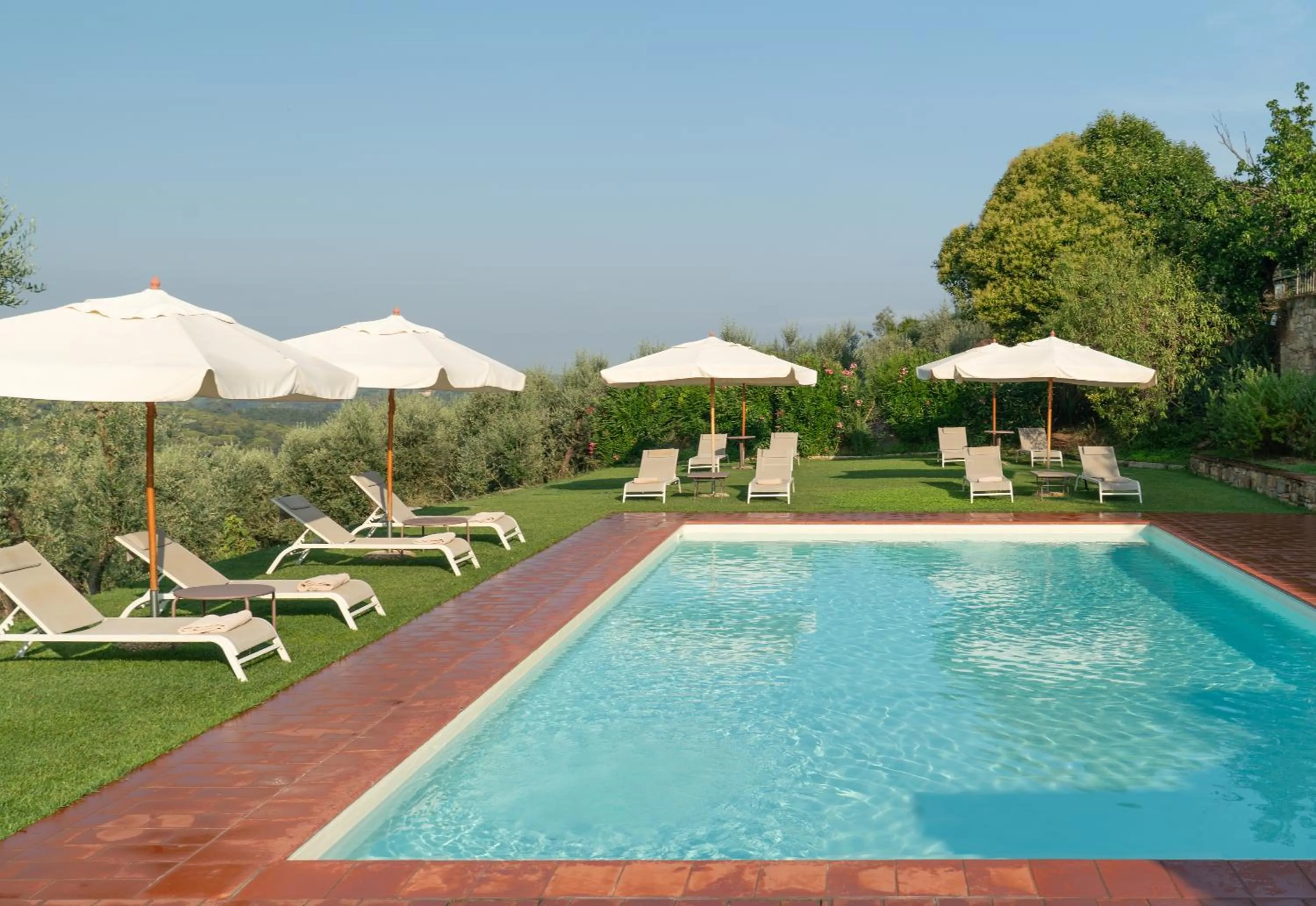 Swimming pool in Relais Villa Olmo - Place of Charme