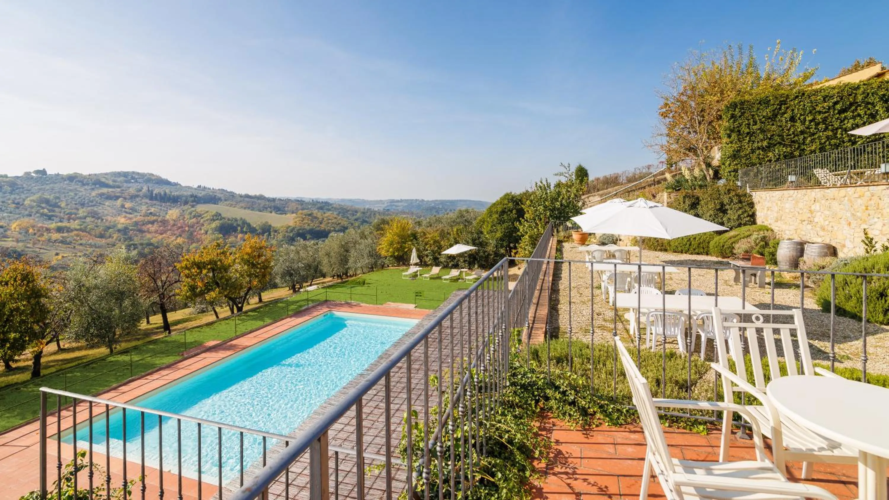 Swimming pool in Relais Villa Olmo - Place of Charme