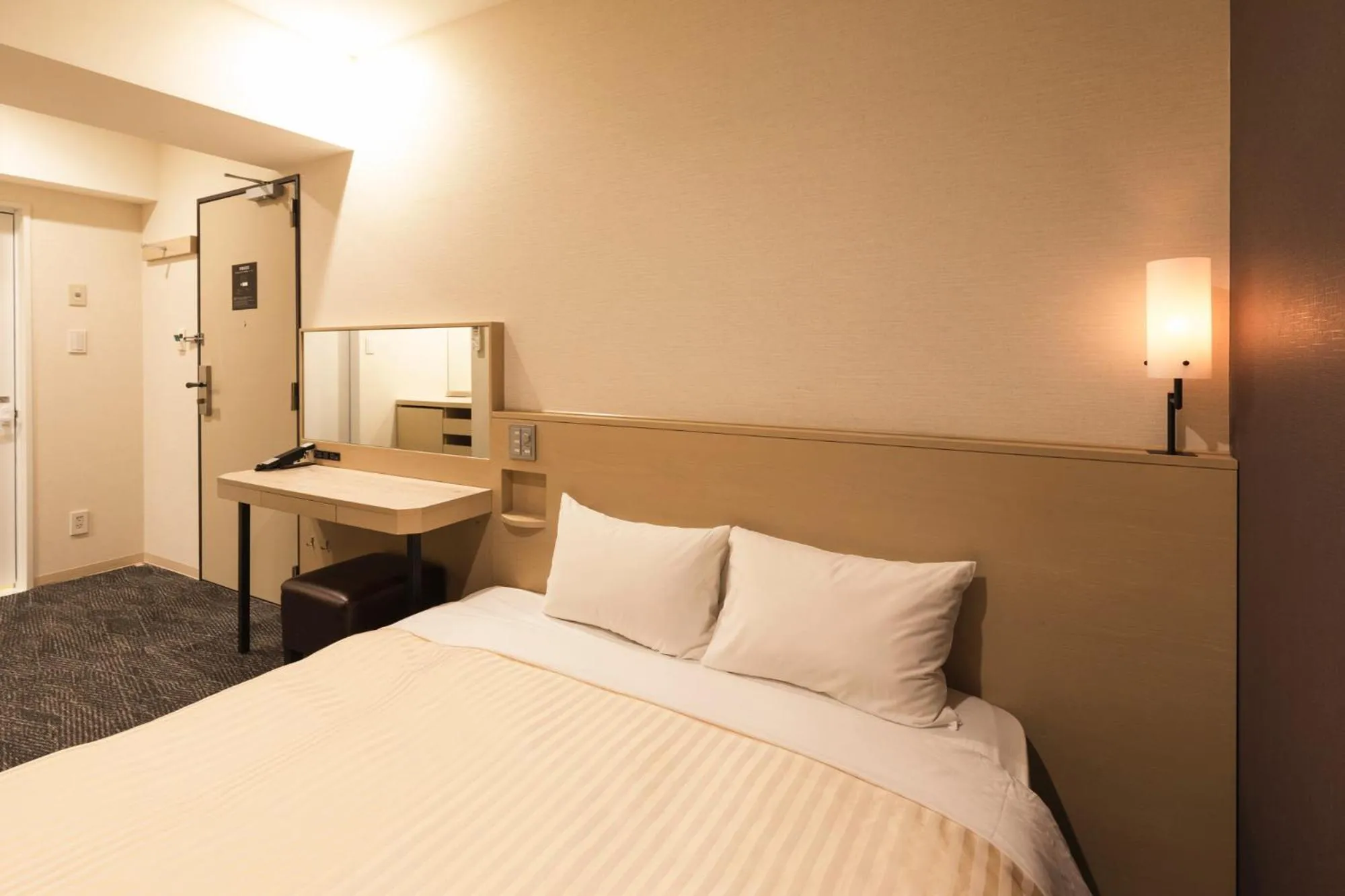 Bed in Sotetsu Fresa Inn Shimbashi Hibiyaguchi