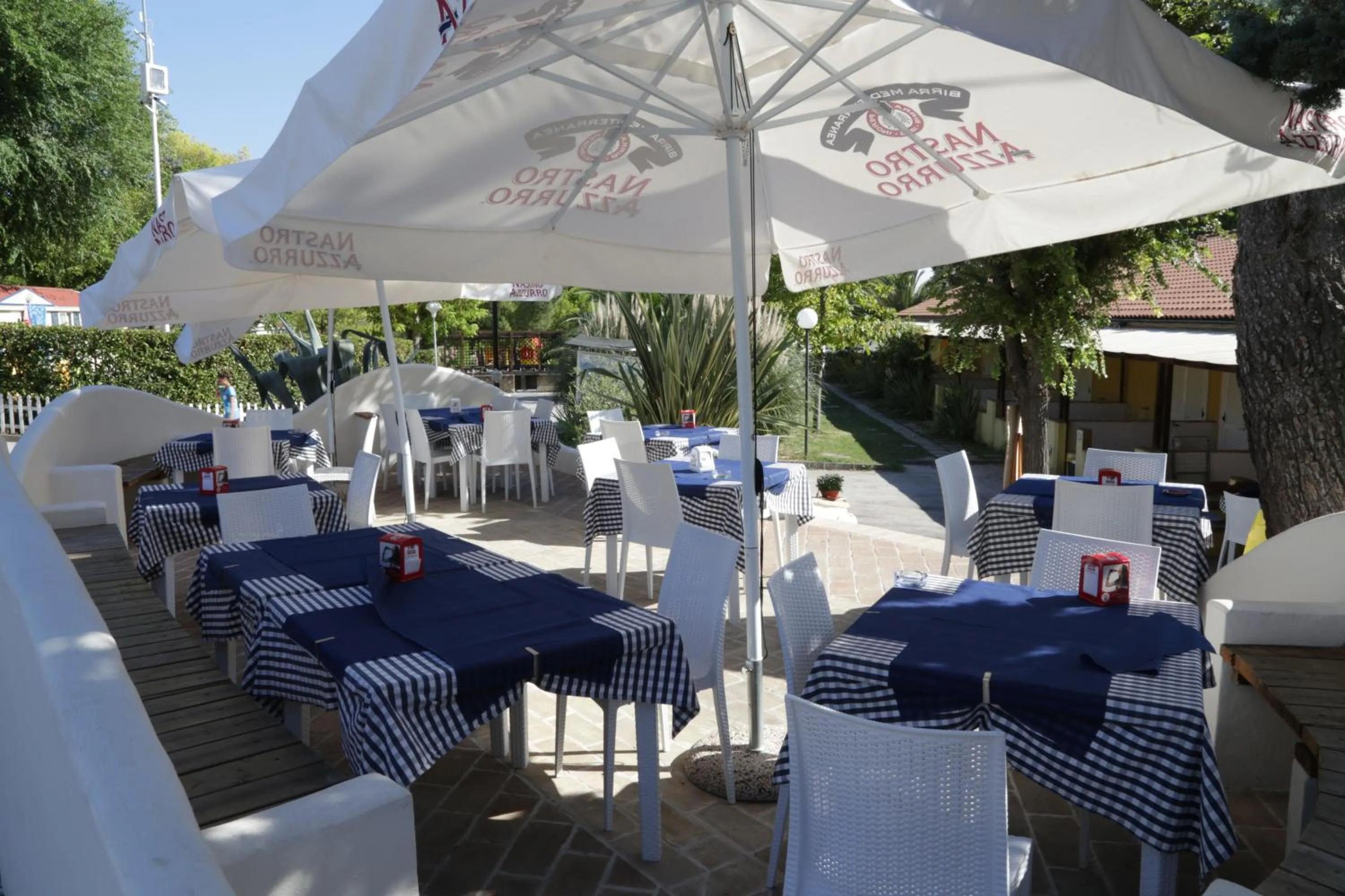 Restaurant/places to eat in Green Garden Village