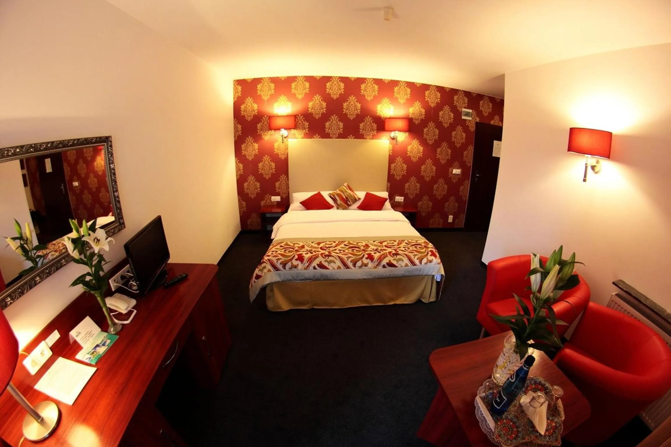 Photo of the whole room, Bed in Amigo Hotel