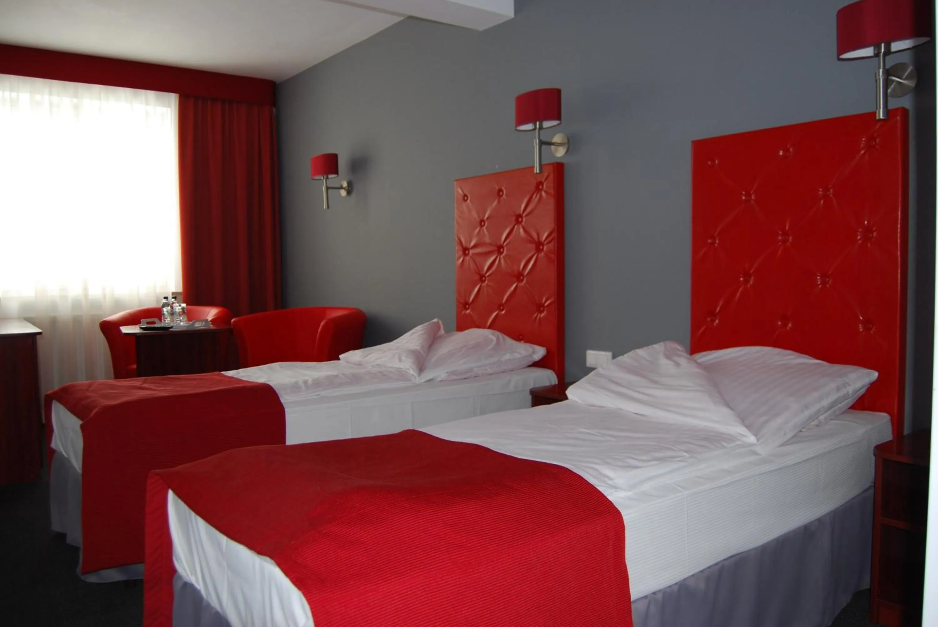 Photo of the whole room, Bed in Amigo Hotel