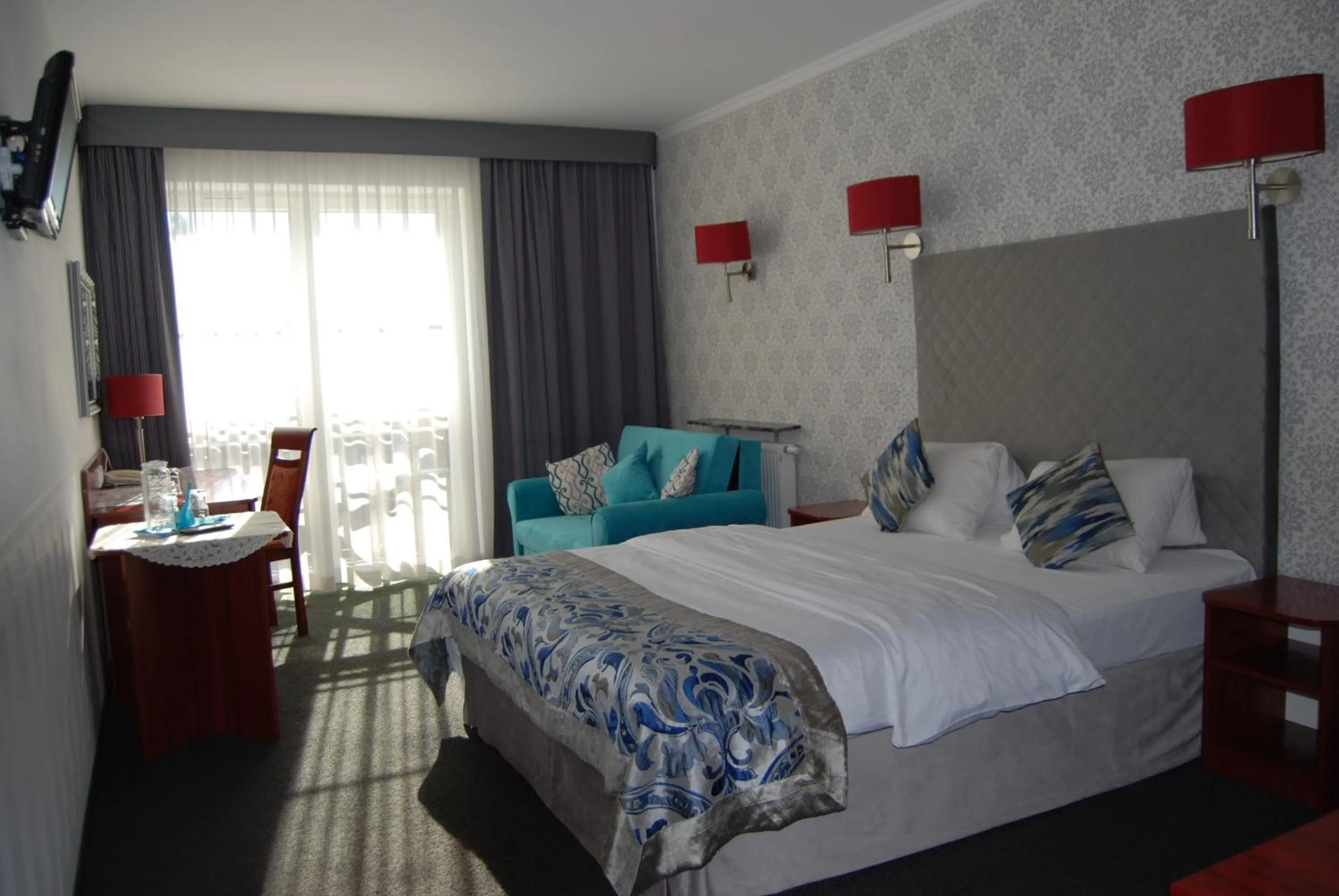 Photo of the whole room, Bed in Amigo Hotel